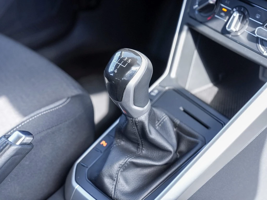 Volkswagen-Polo-image-9