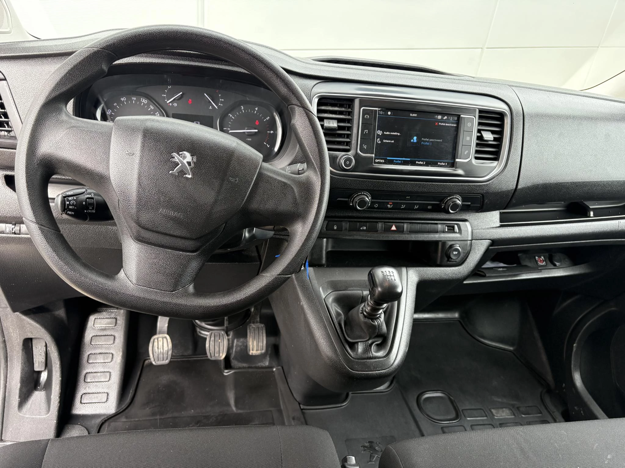 Peugeot-Expert-image-10