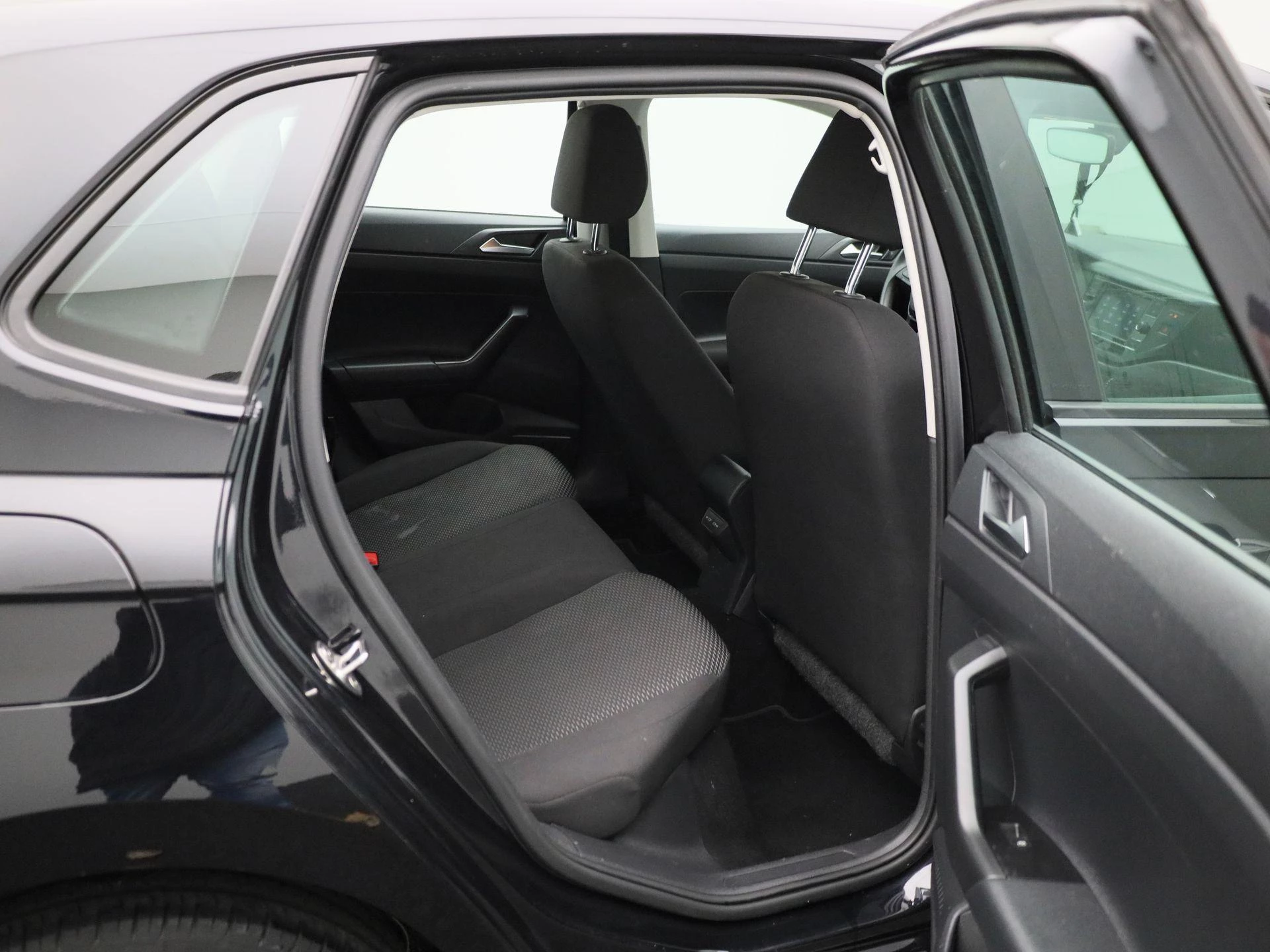 Volkswagen-Polo-image-29