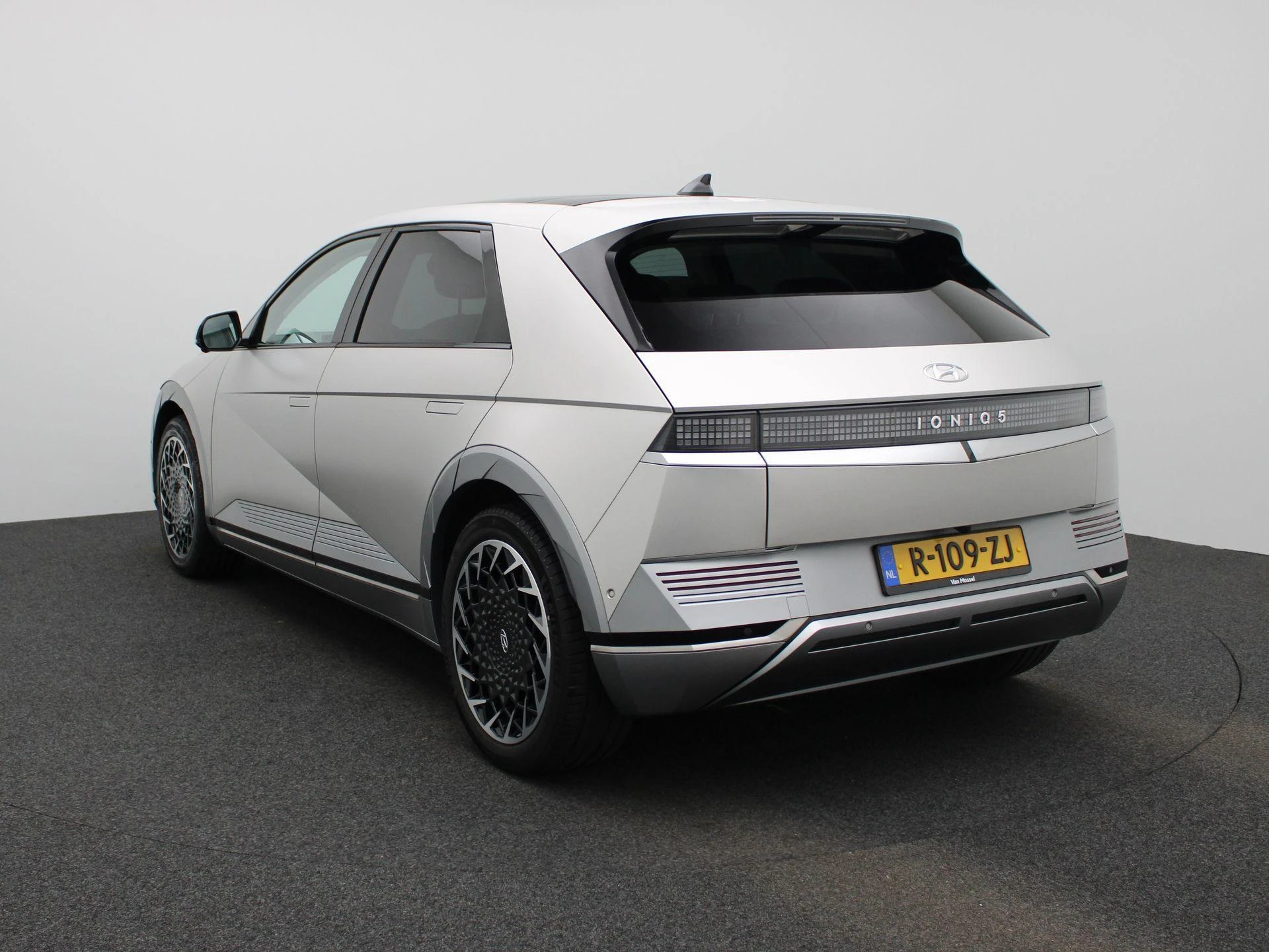 Hyundai-IONIQ 5-image-1