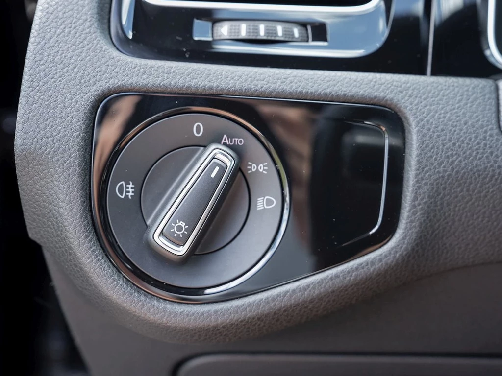 Volkswagen Golf 2.0 TSI GTI Performance 6-Gang Getriebe *LED*Navi*ACC*DYNAUDIO-Sound*DAB*Digi-Cockpit*18"Alufle