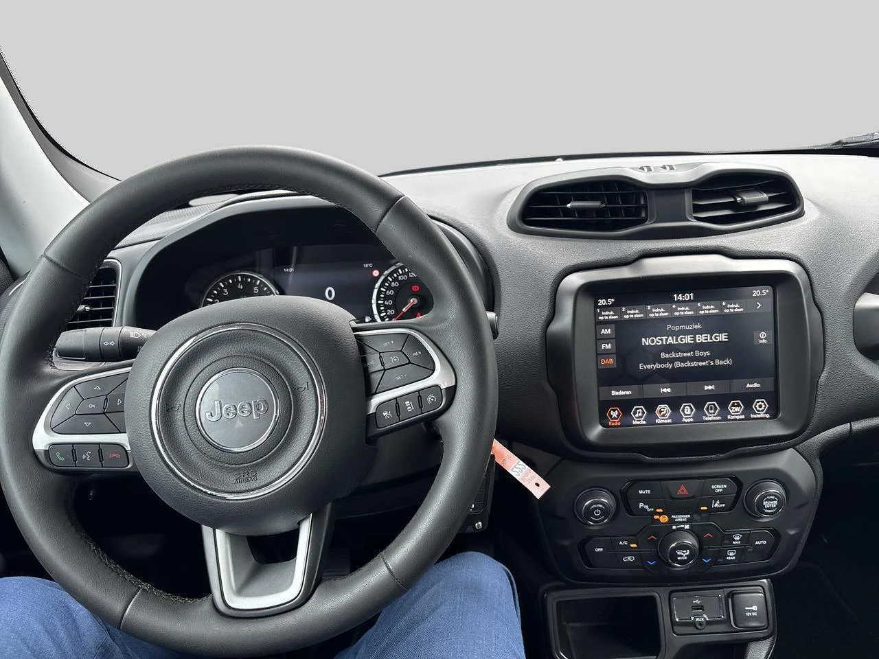 Jeep-Renegade-image-12