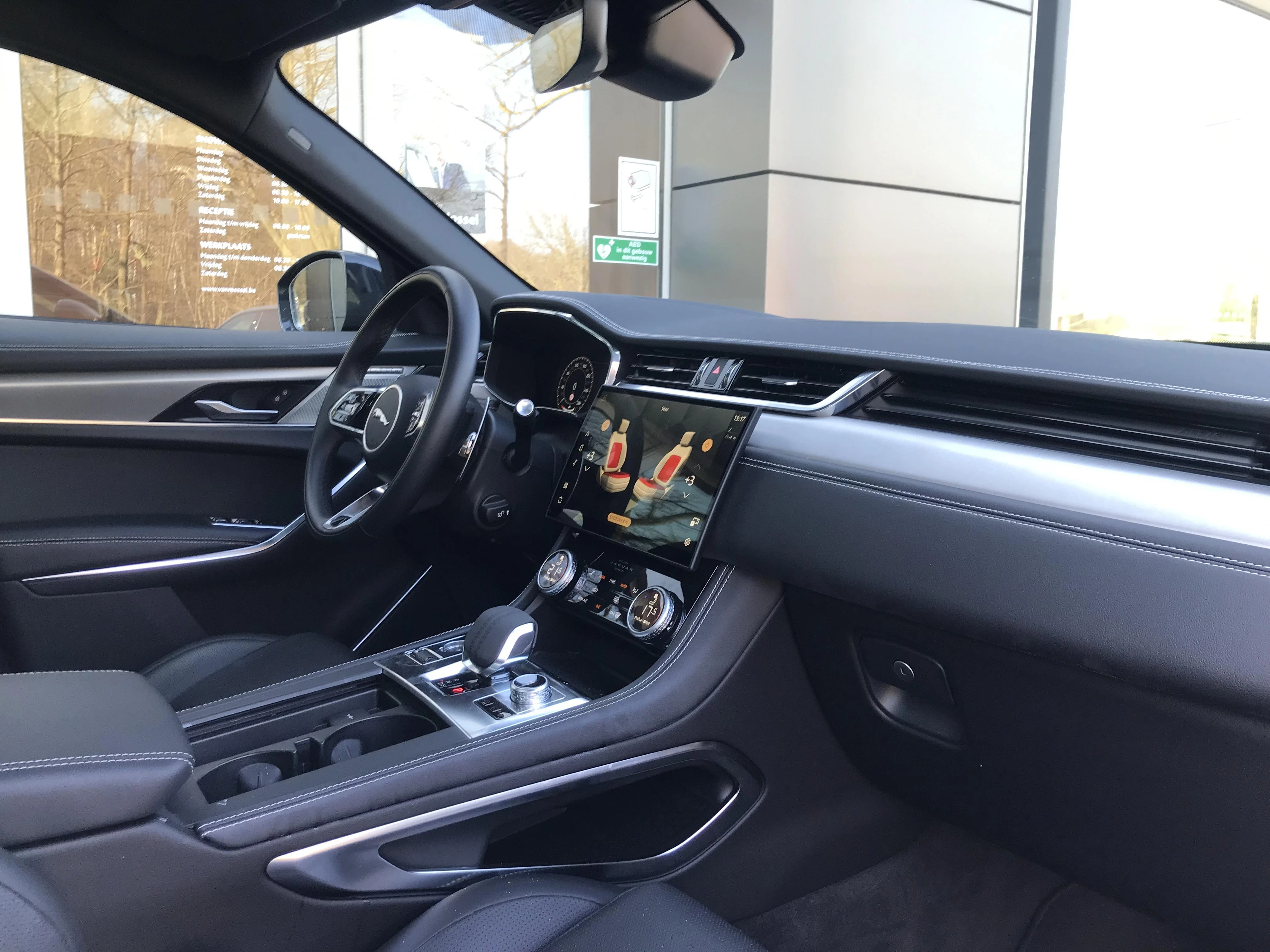 Jaguar-F-PACE-image-2