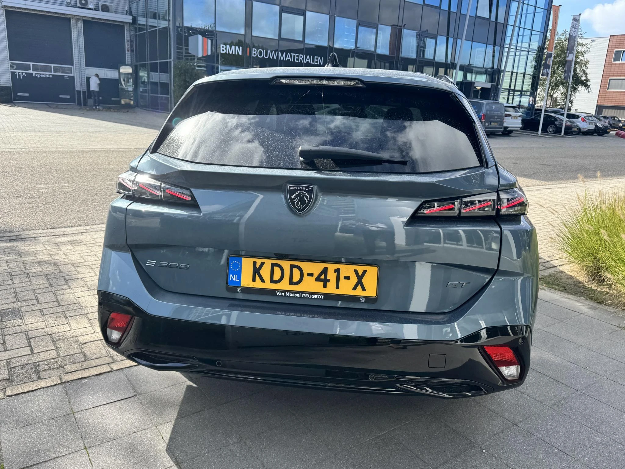 Peugeot-e-308-image-4