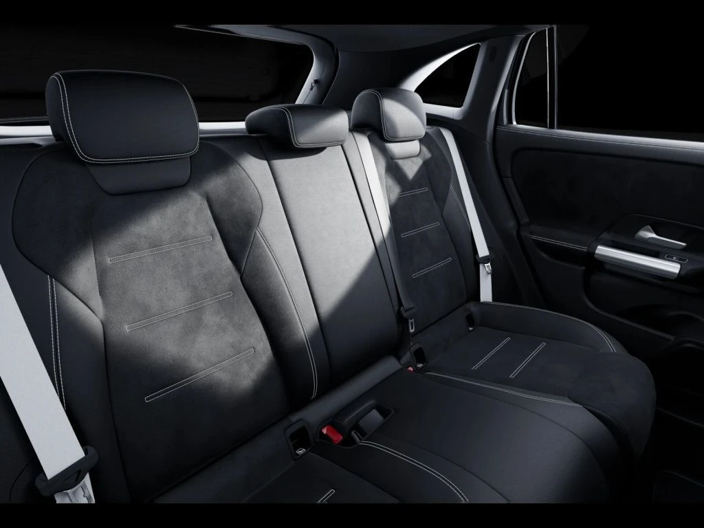 Mercedes-Benz-GLA 220 d-image-11