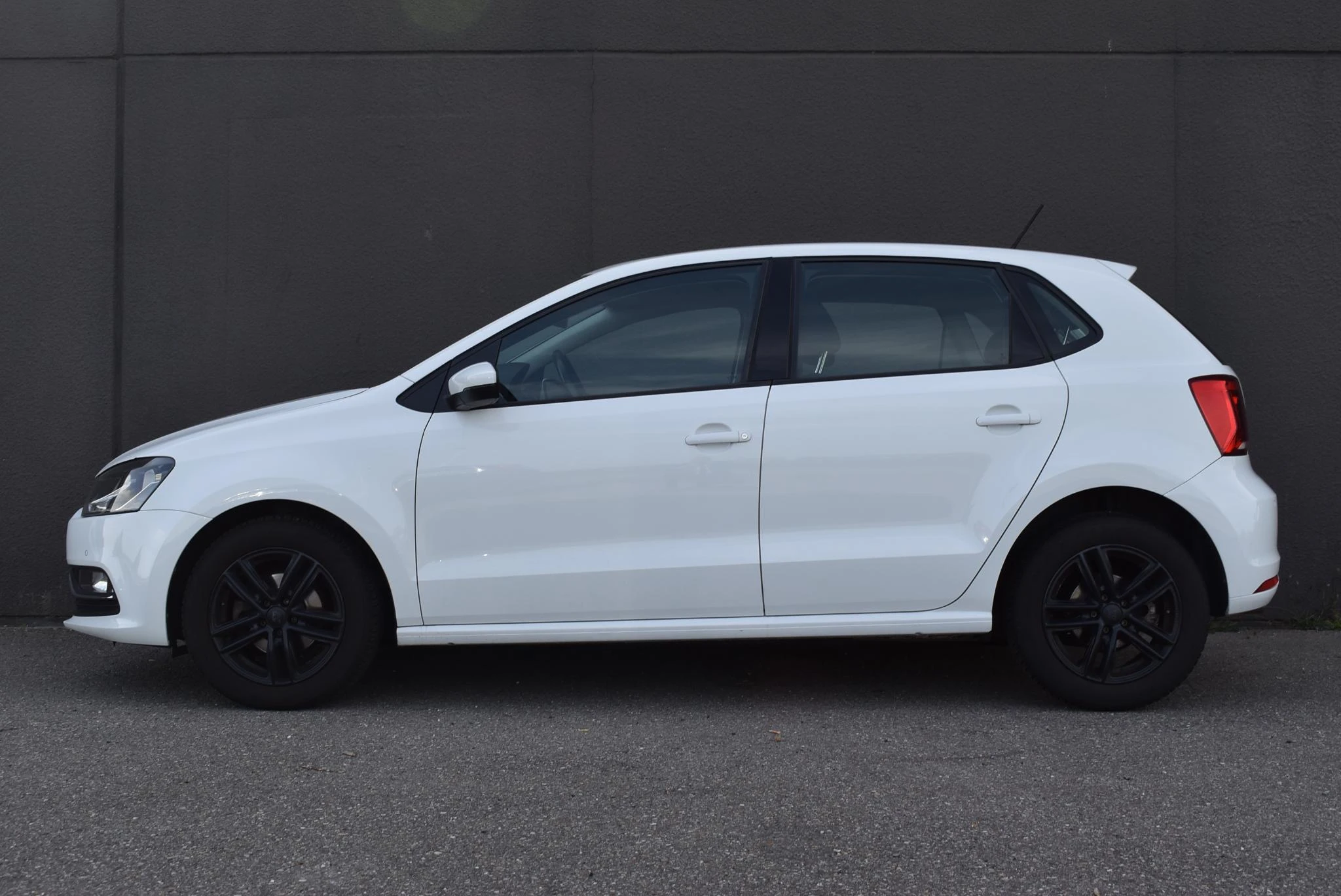 Volkswagen-Polo-image-3