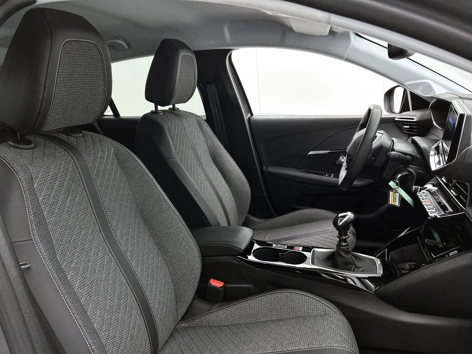 Peugeot-208-image-29