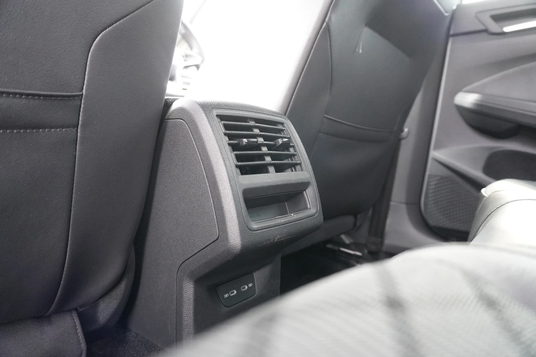 Volkswagen-Golf-image-11