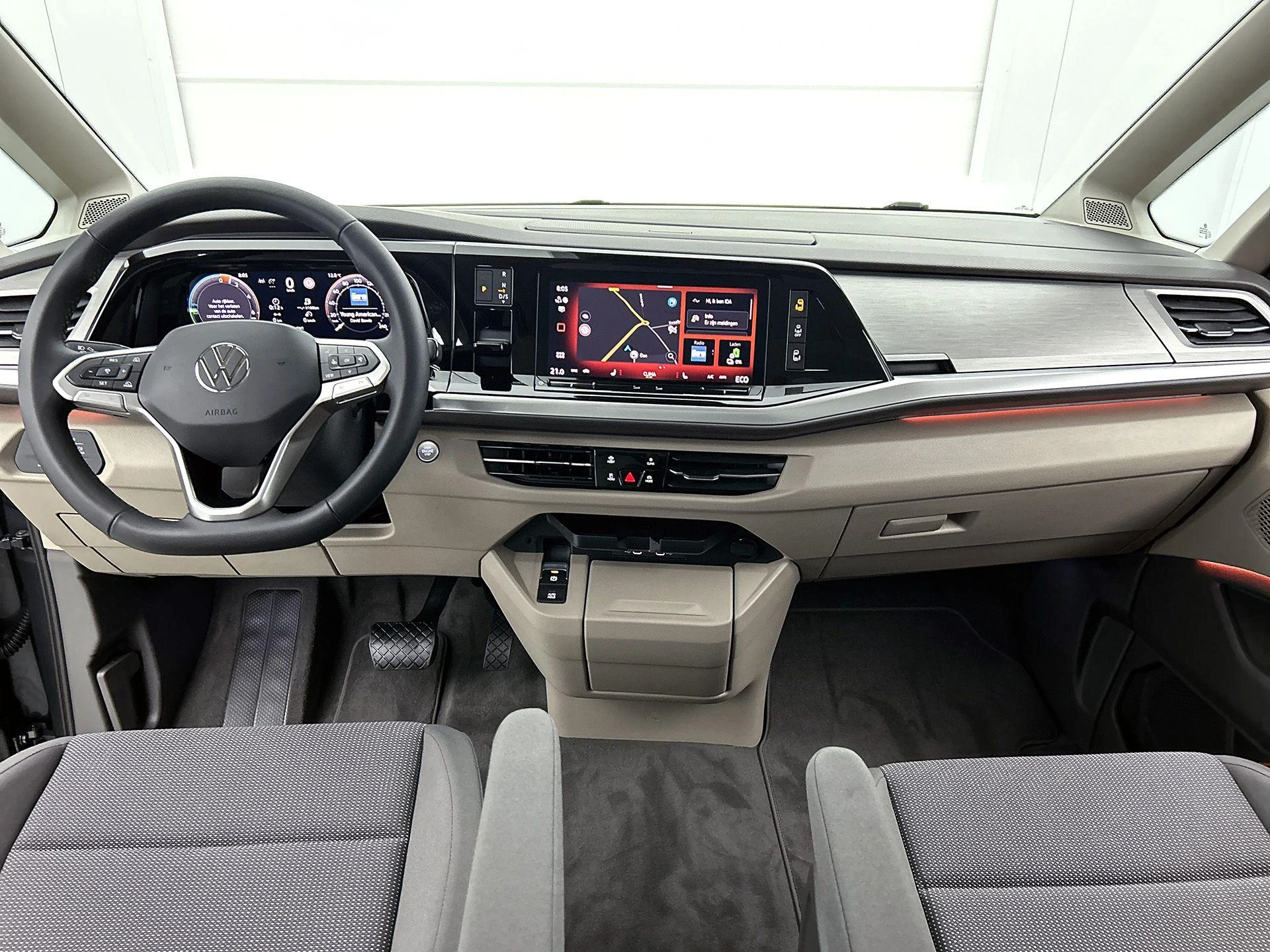Volkswagen-Multivan-image-23