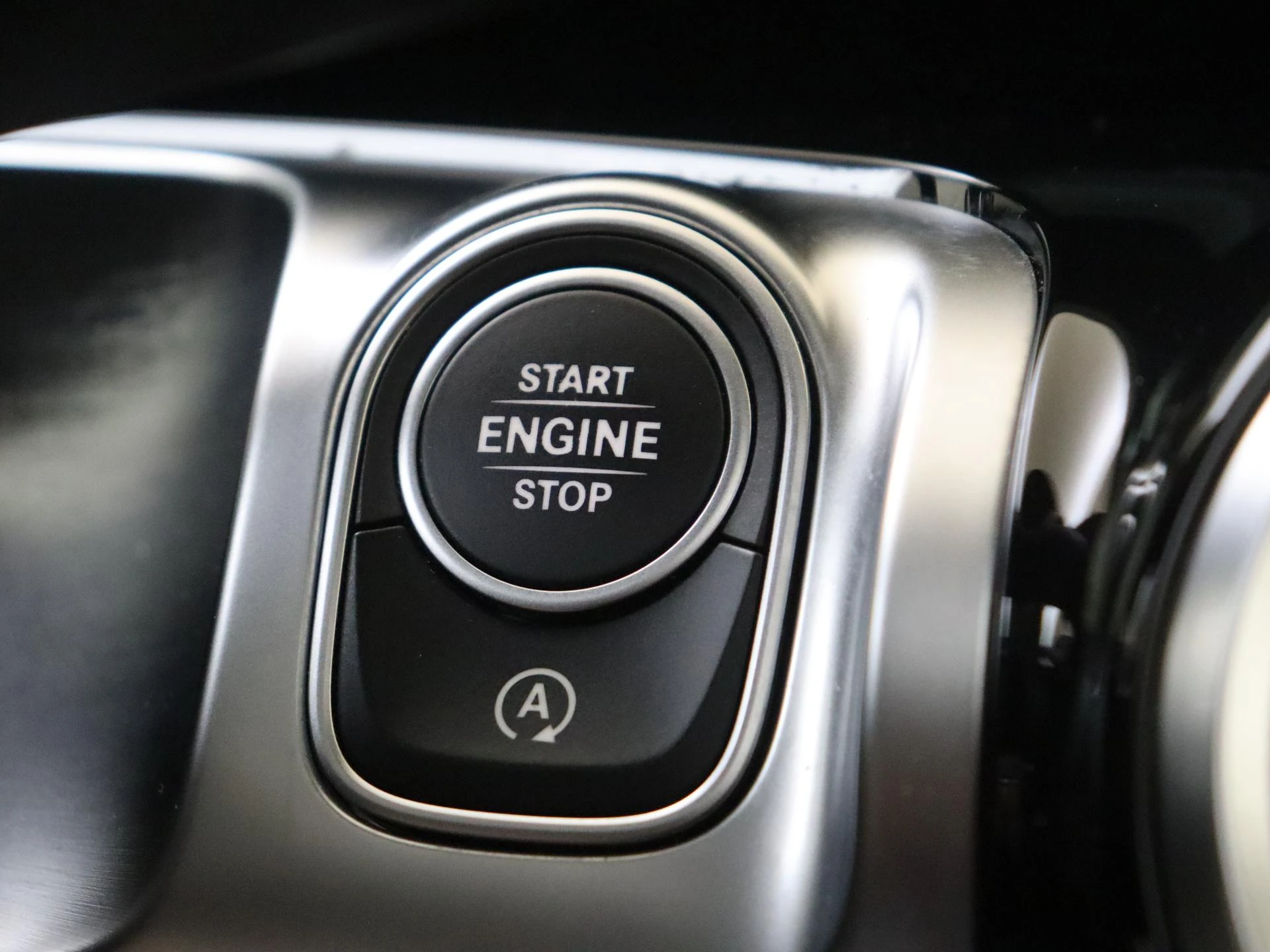 Mercedes-Benz-GLB-image-25