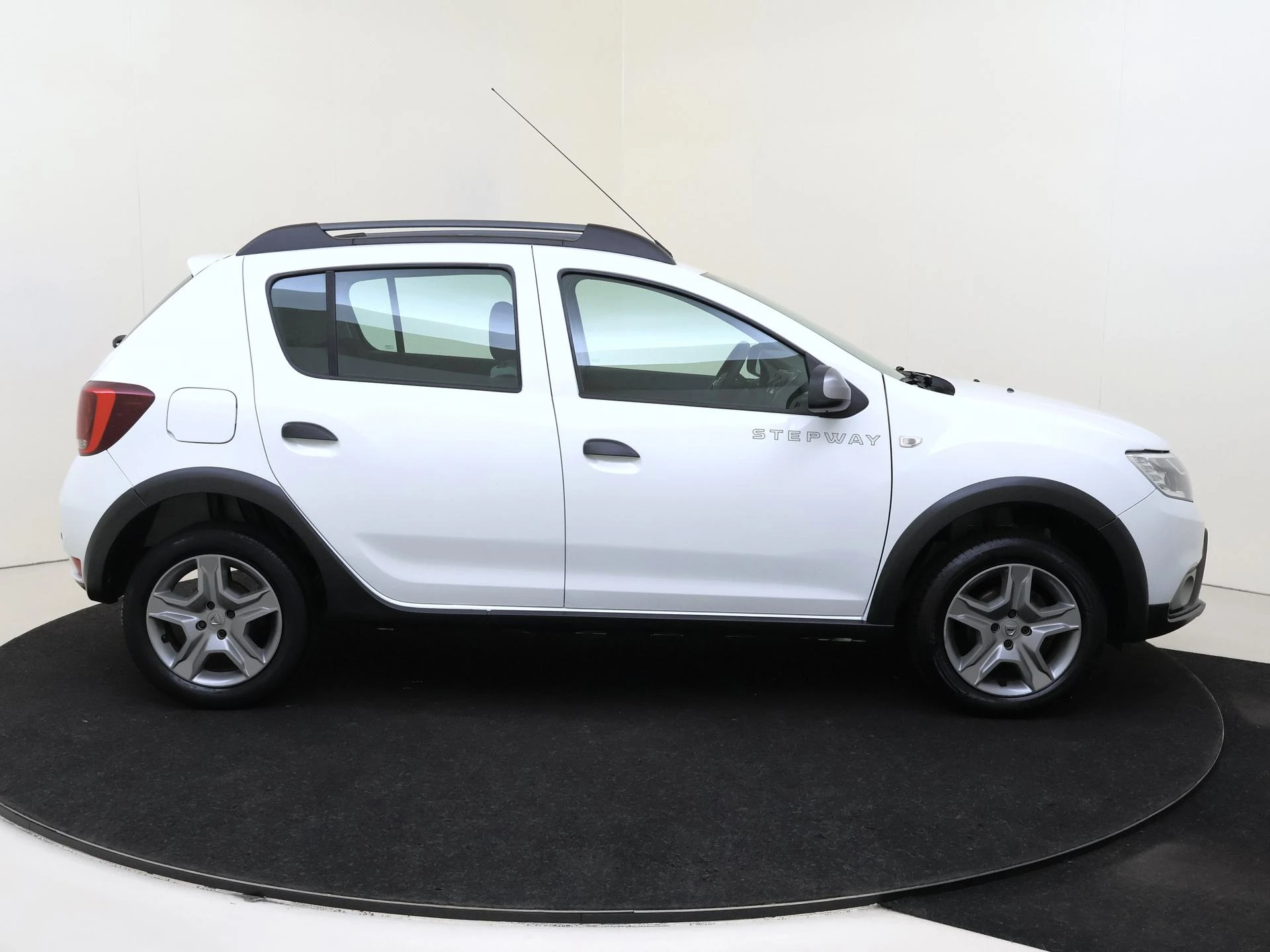 Dacia-Sandero Stepway-image-8