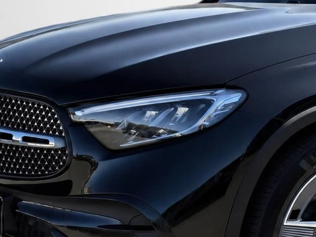 Mercedes-Benz-GLC 300 d-image-4