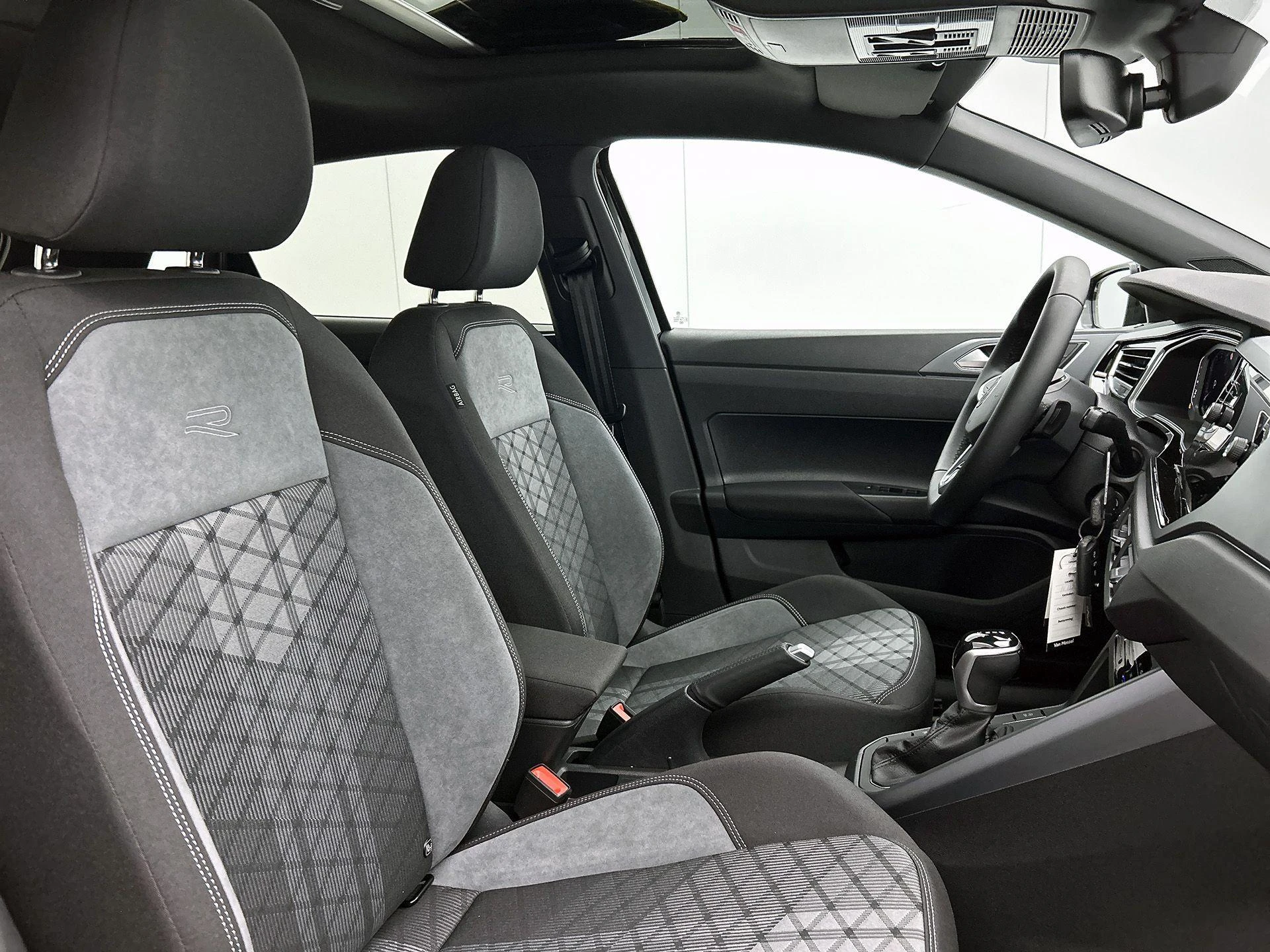 Volkswagen-Polo-image-35