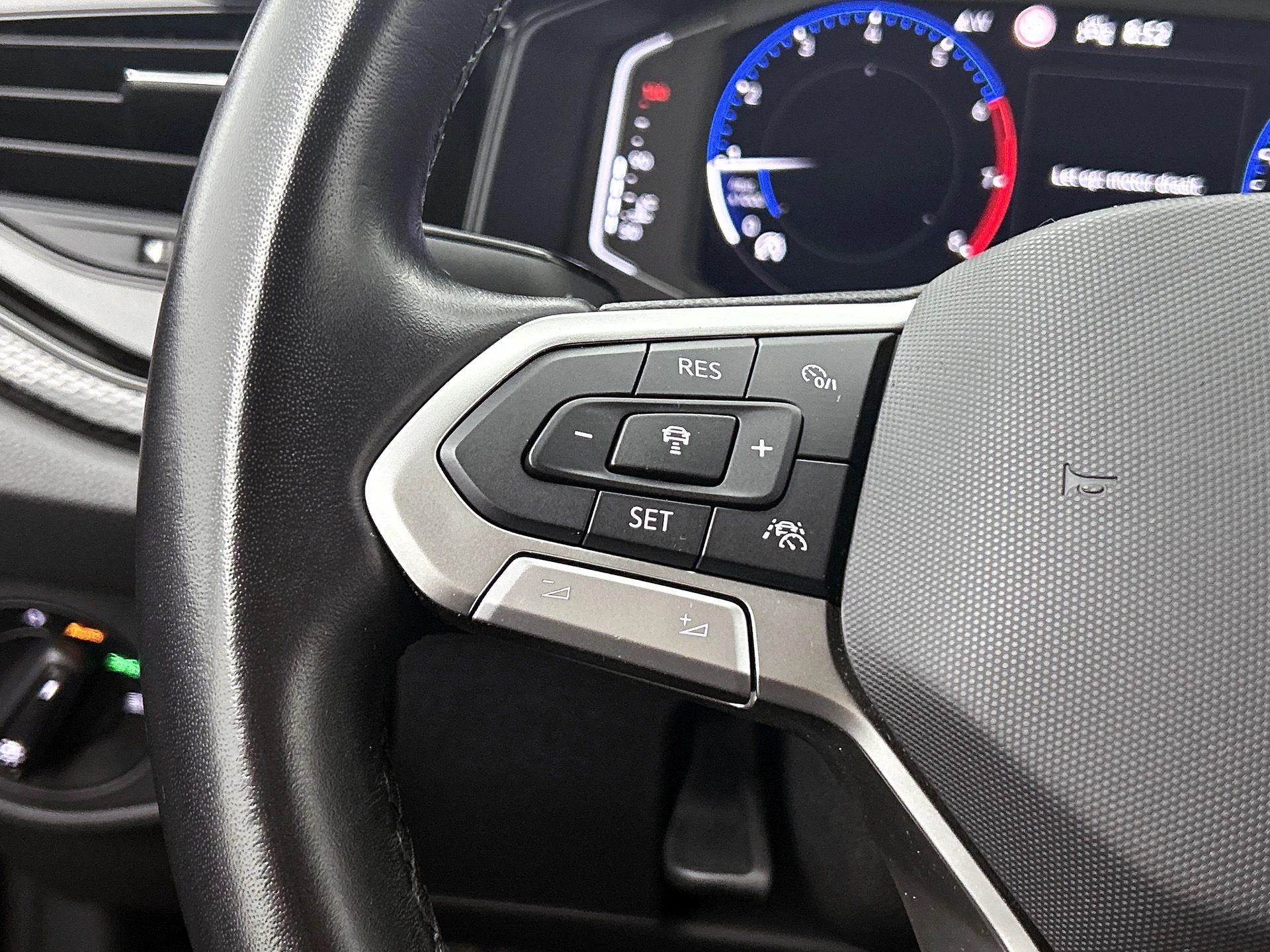 Volkswagen-Polo-image-8