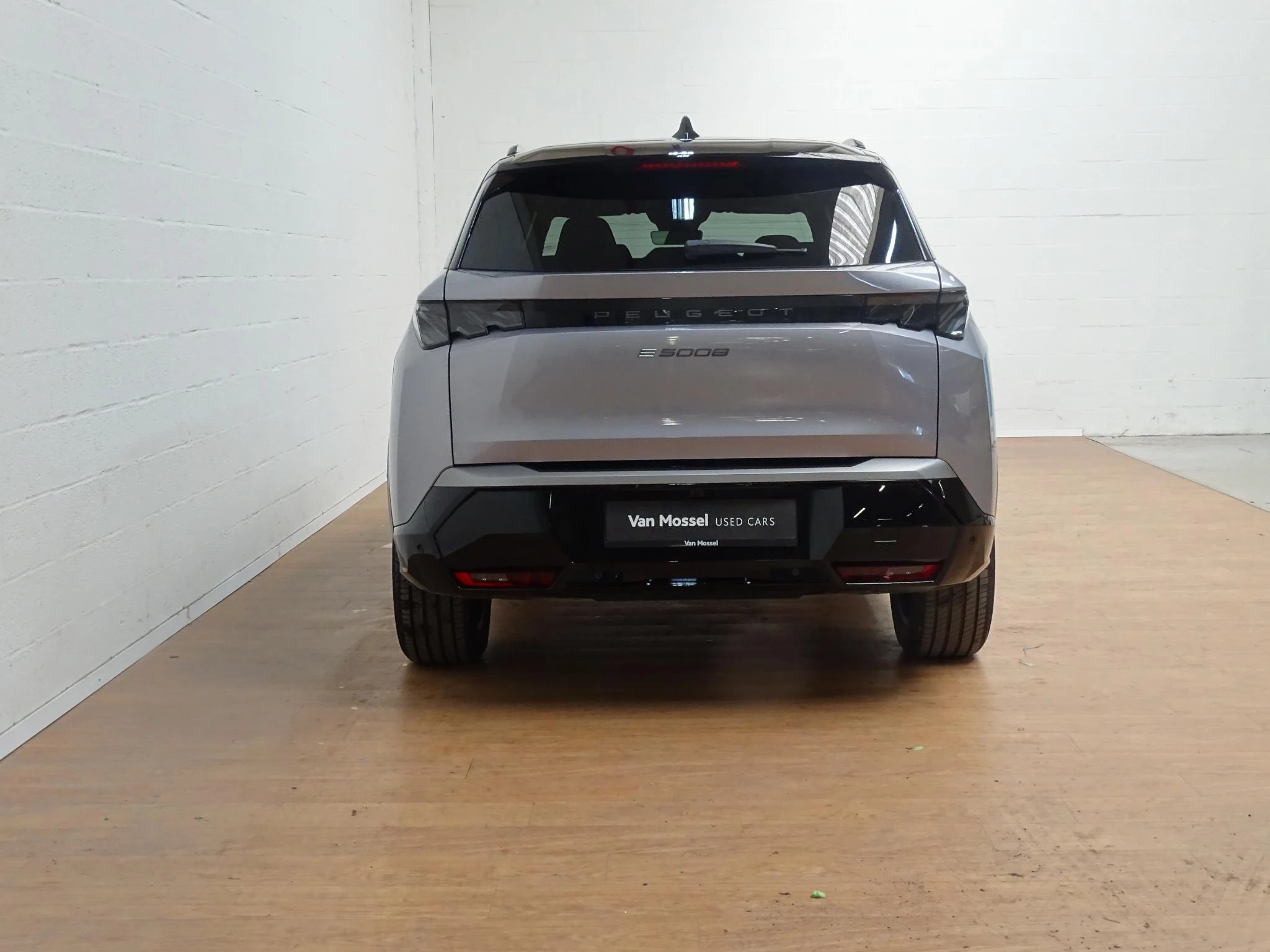 Peugeot-e-5008-image-9