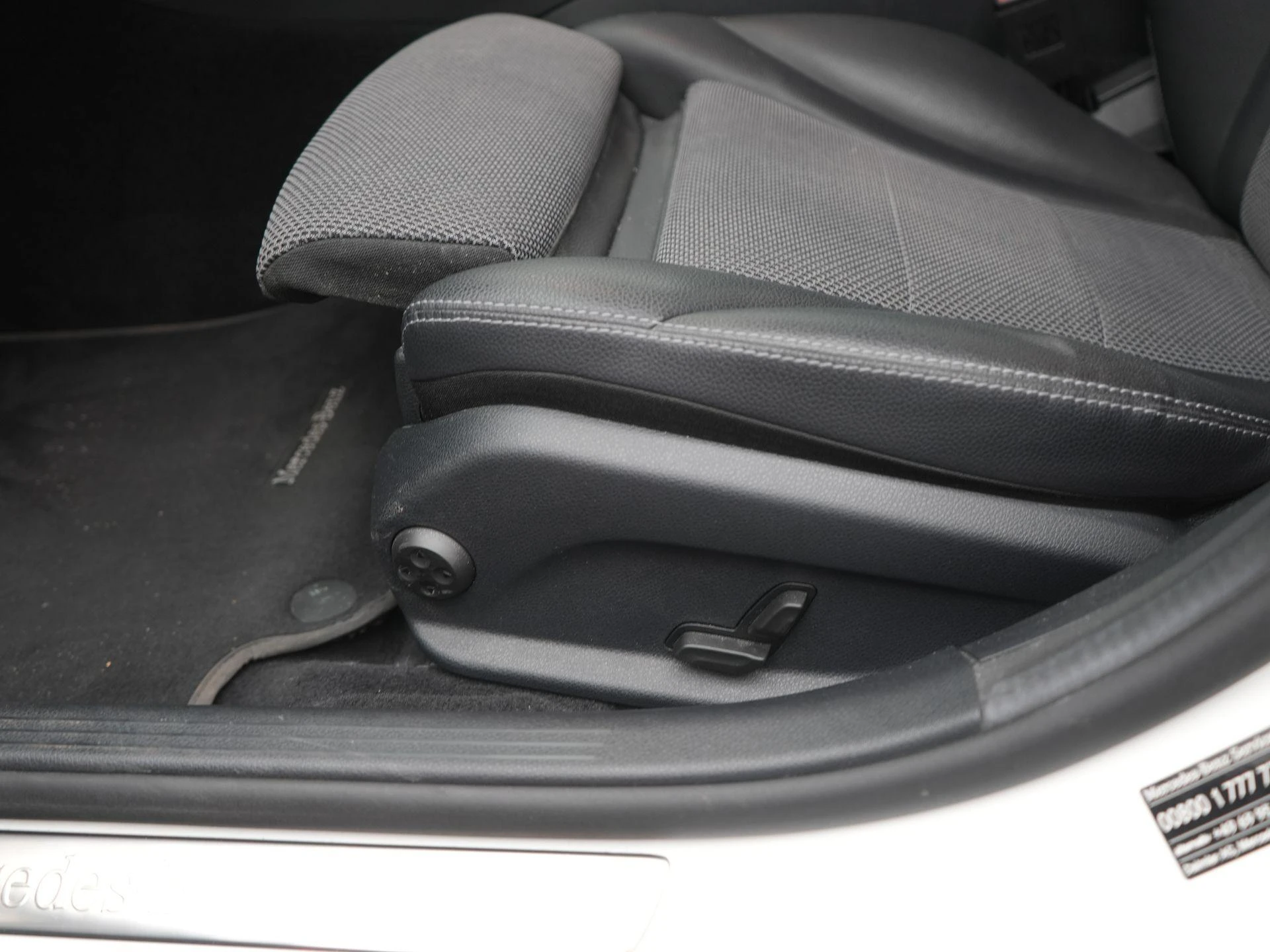 Mercedes-Benz-C-Klasse-image-11