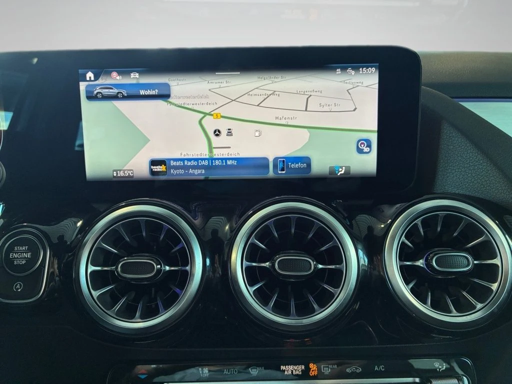 Mercedes-Benz-GLA 200 d-image-7