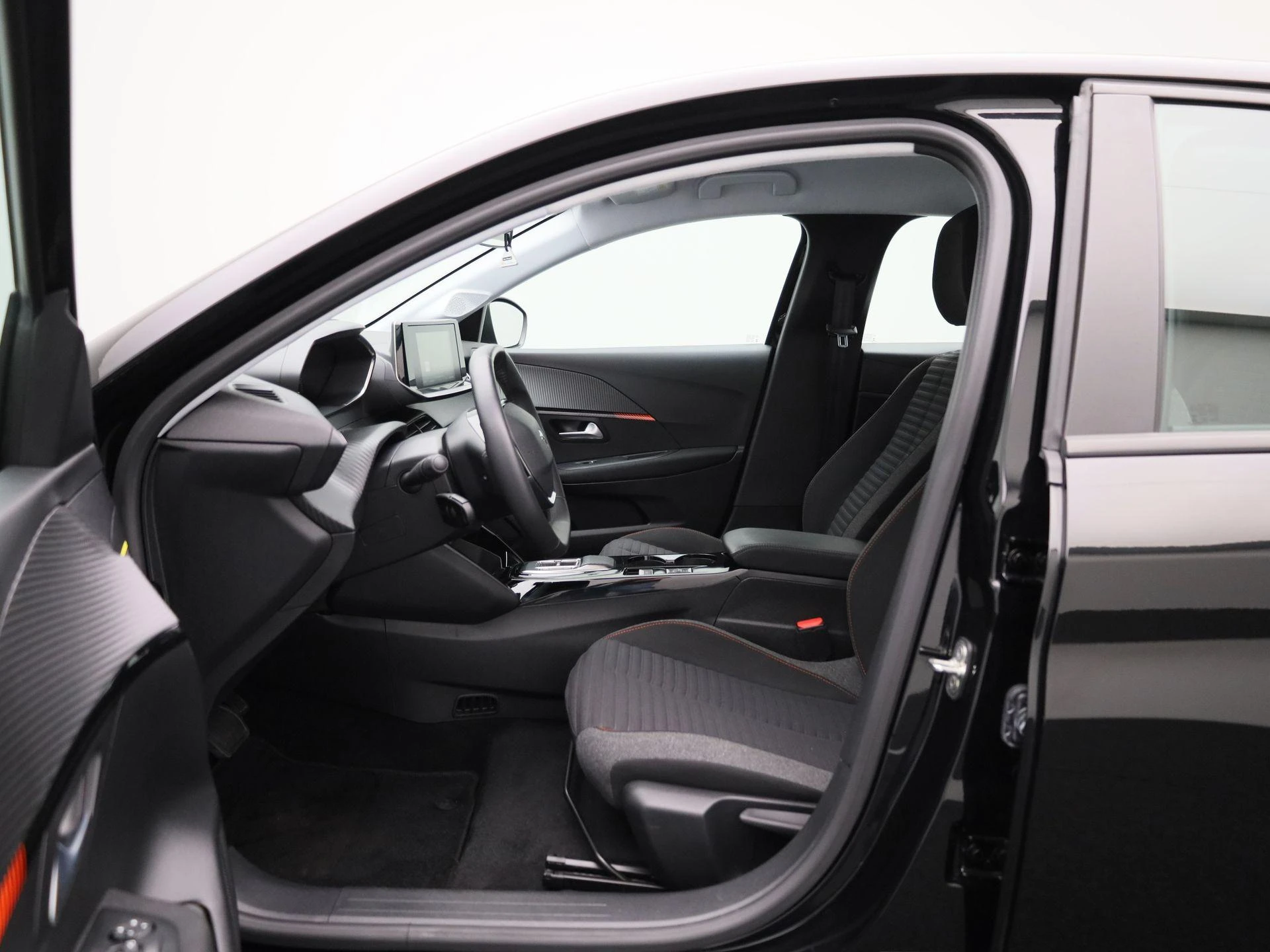 Peugeot-e-208-image-8