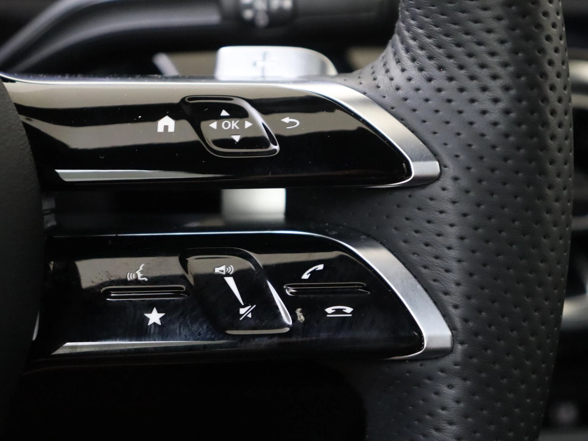 Mercedes-Benz-CLA-image-13