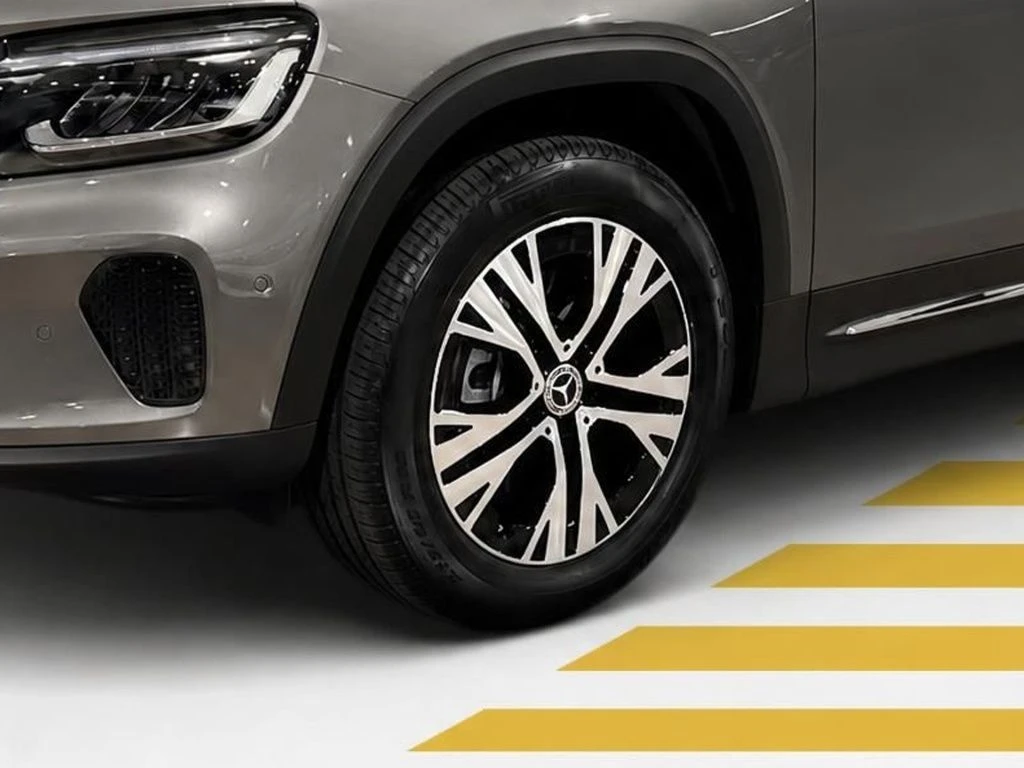 Mercedes-Benz-GLB 200 d-image-5