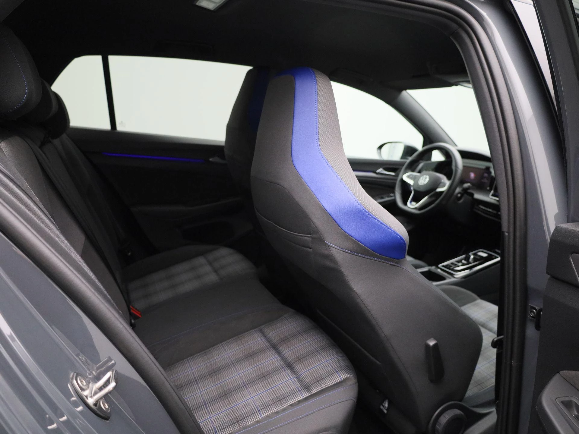 Volkswagen-Golf-image-43