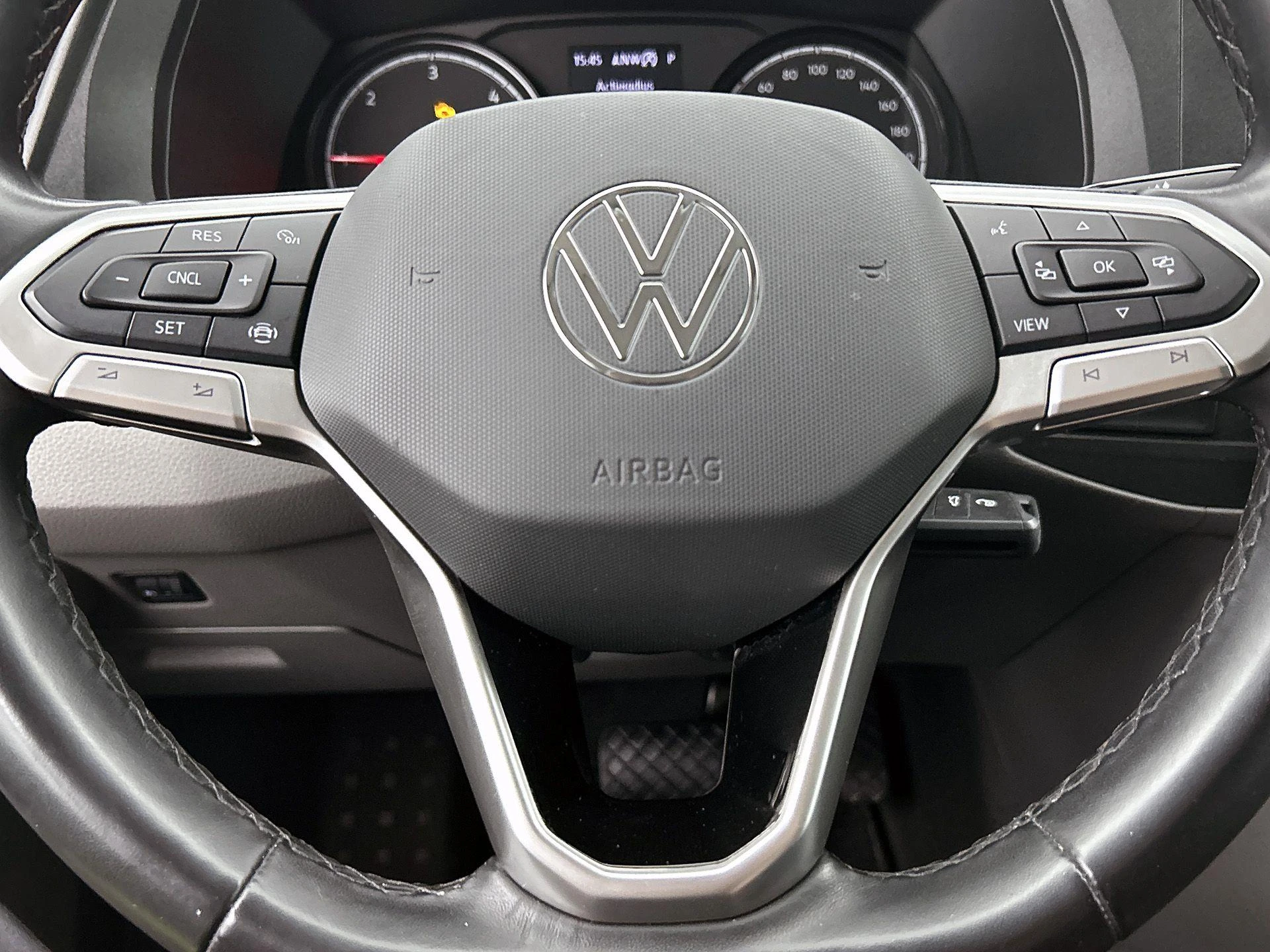 Volkswagen-Transporter-image-22