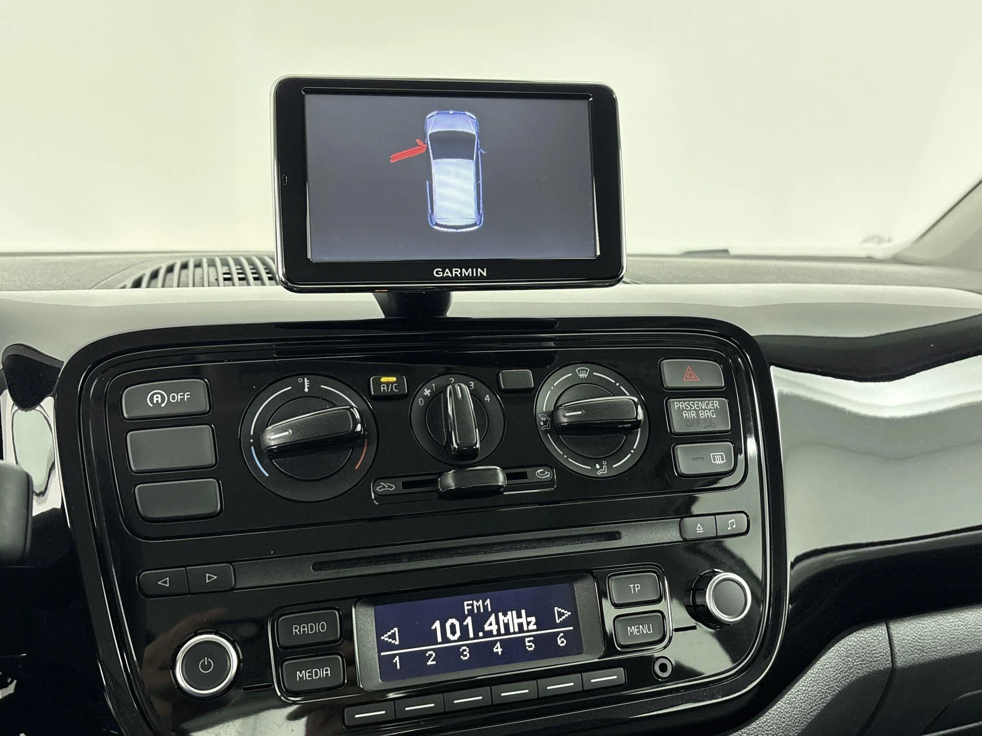 Volkswagen-up!-image-12