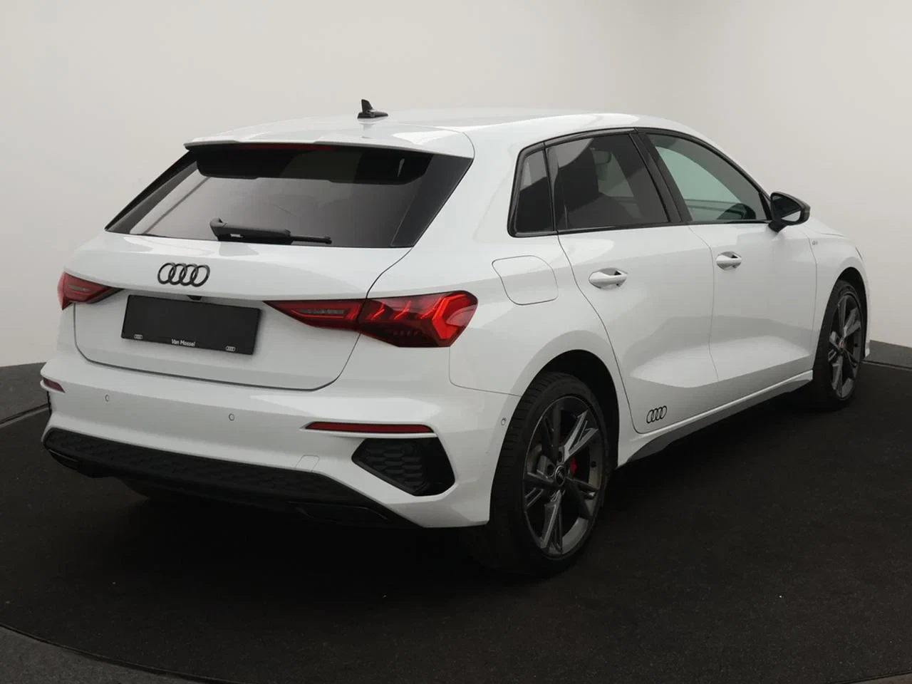 Audi A3 Sportback PHEV Audi A3 Sportback Competition 45TFSIe 245PK *AUTOMAAT*3X S-LINE*CAMERA*PDC*SPORTZETELS*ACC*NAVI*APP-CONNECT*...*