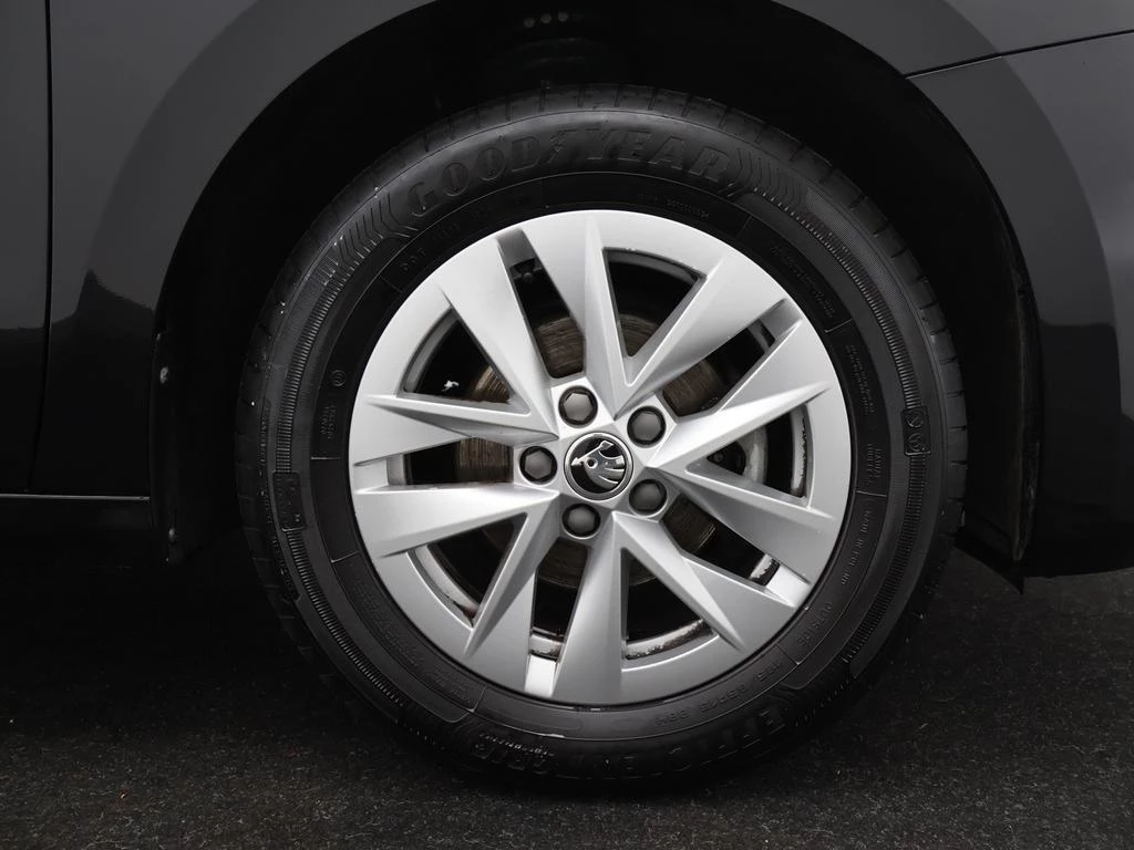 Škoda Fabia Fabia 1.0i Ambition *APP CONNECT*PDC*ZETELVERWARMING*AIRCO*DAB*...