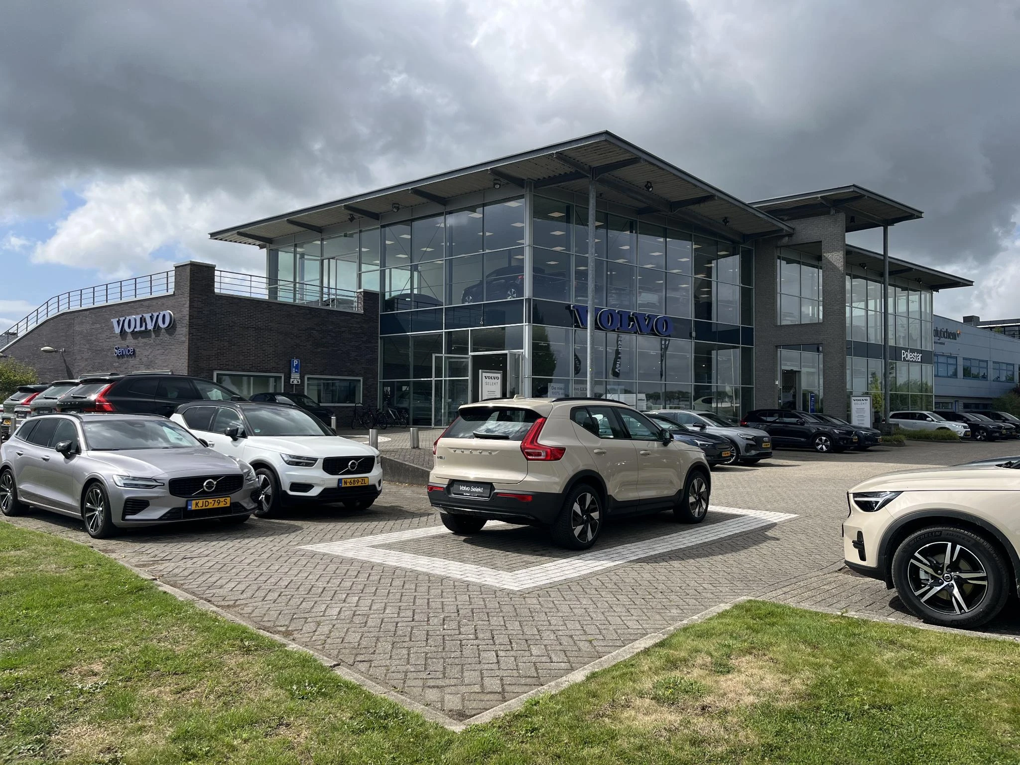 Volvo-EX40-image-25