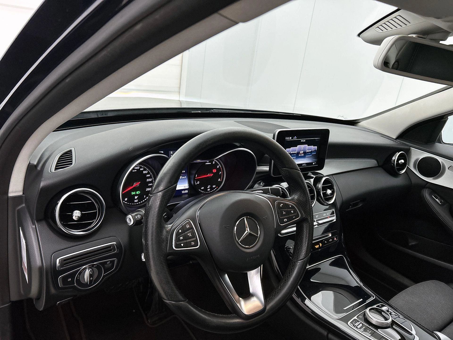 Mercedes-Benz-C-Klasse-image-18