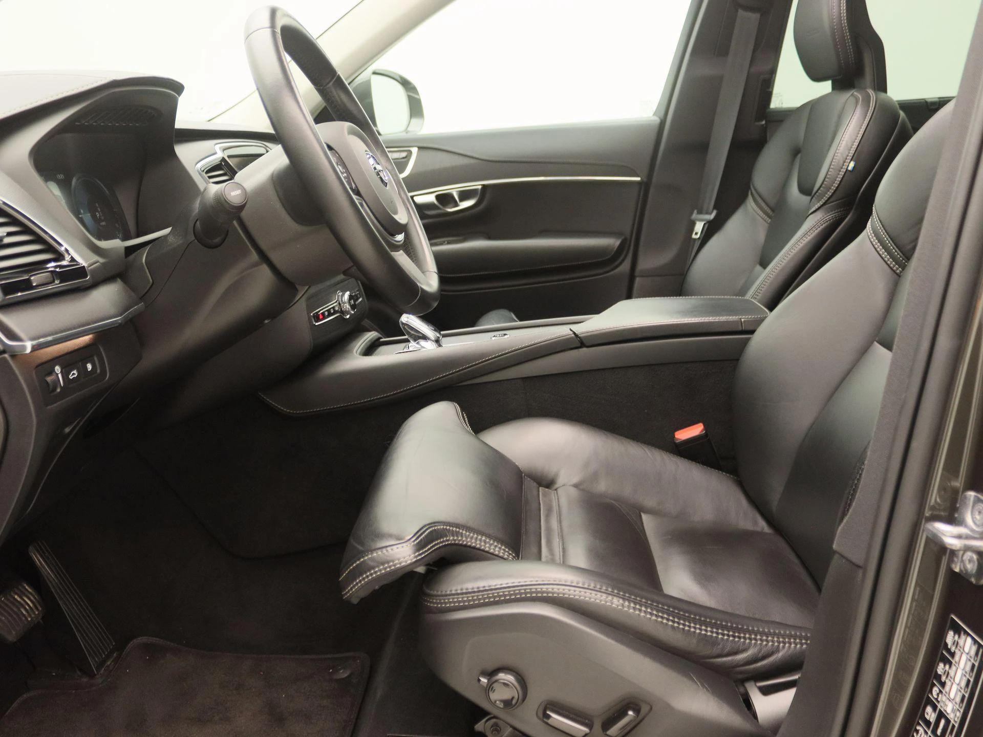 Volvo-XC90-image-12