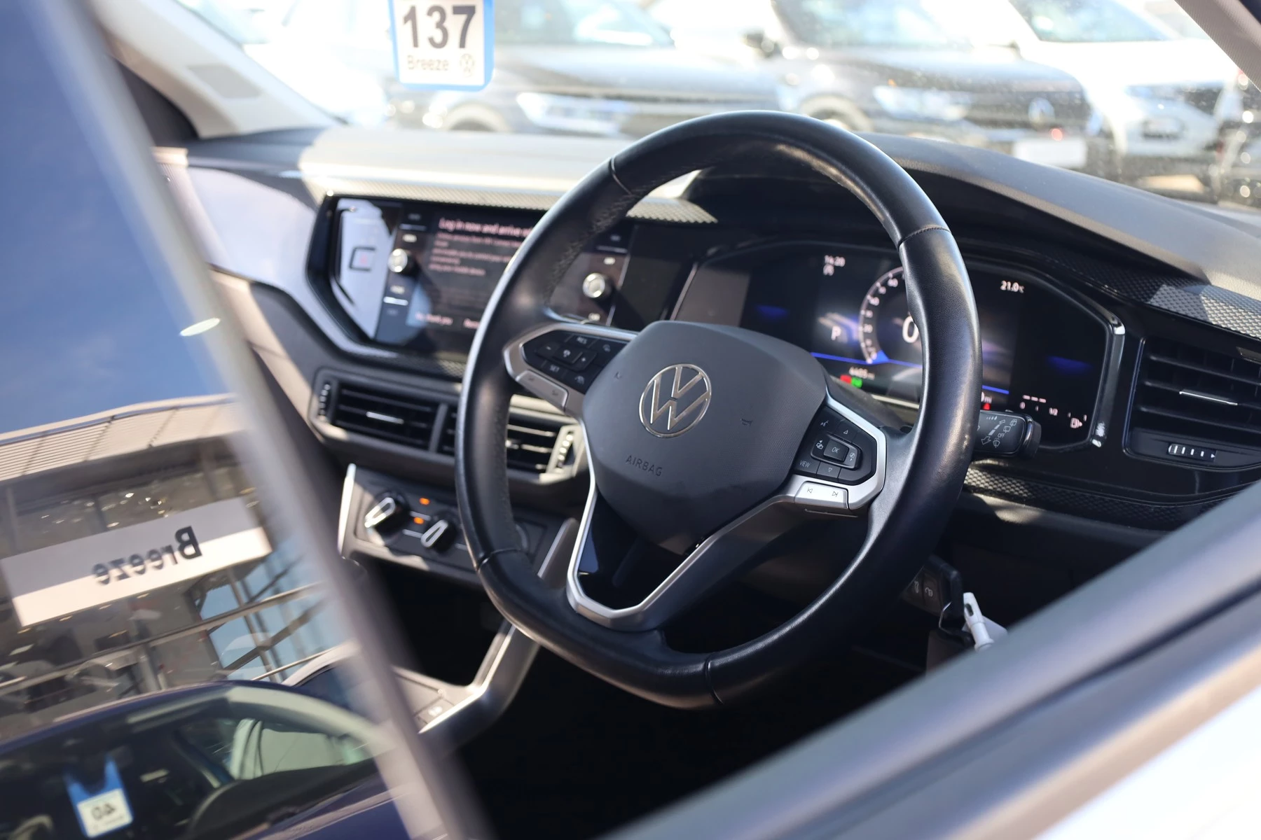 Volkswagen-Polo-image-23