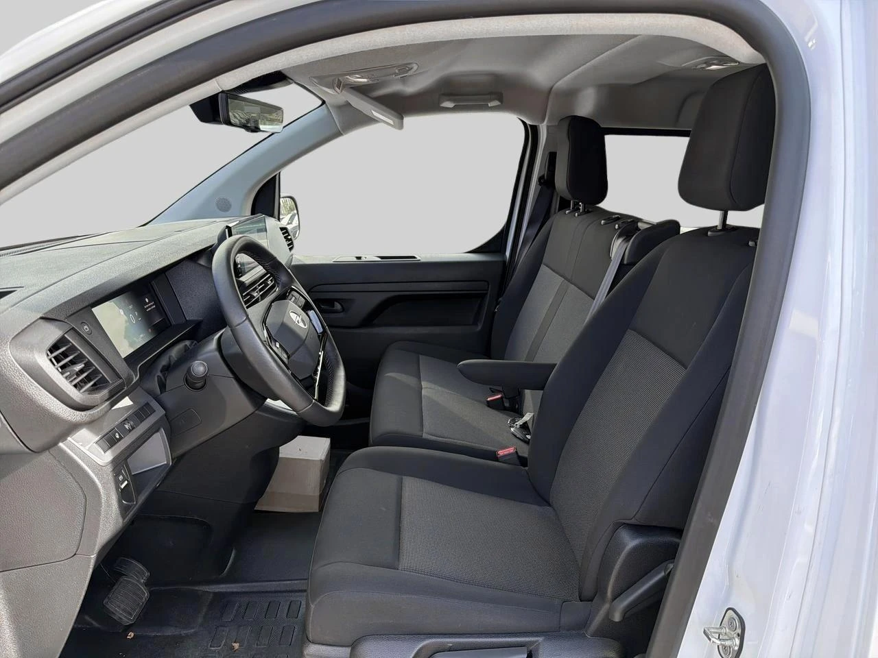 Opel-Vivaro-image-7