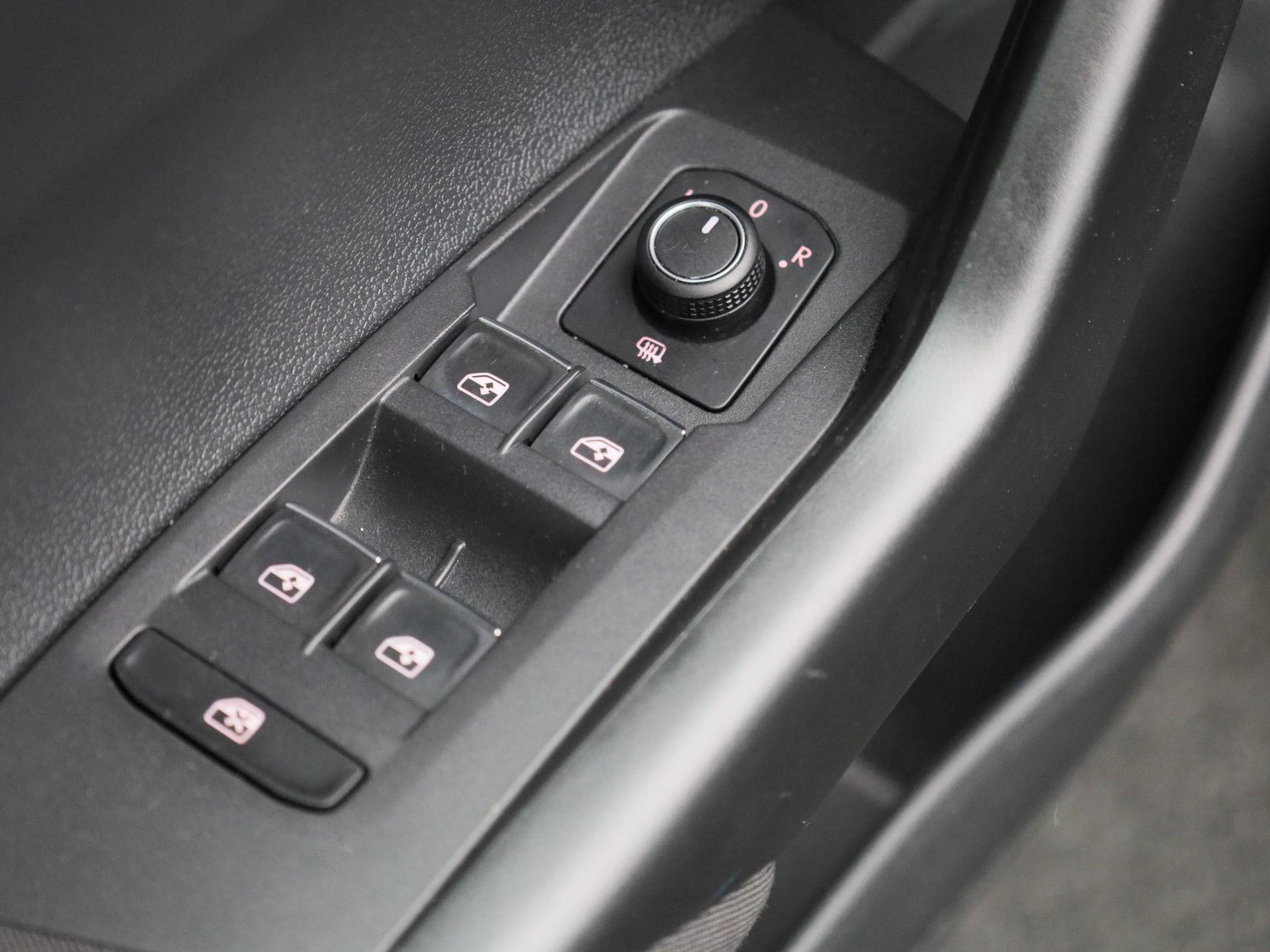 Volkswagen-Polo-image-27