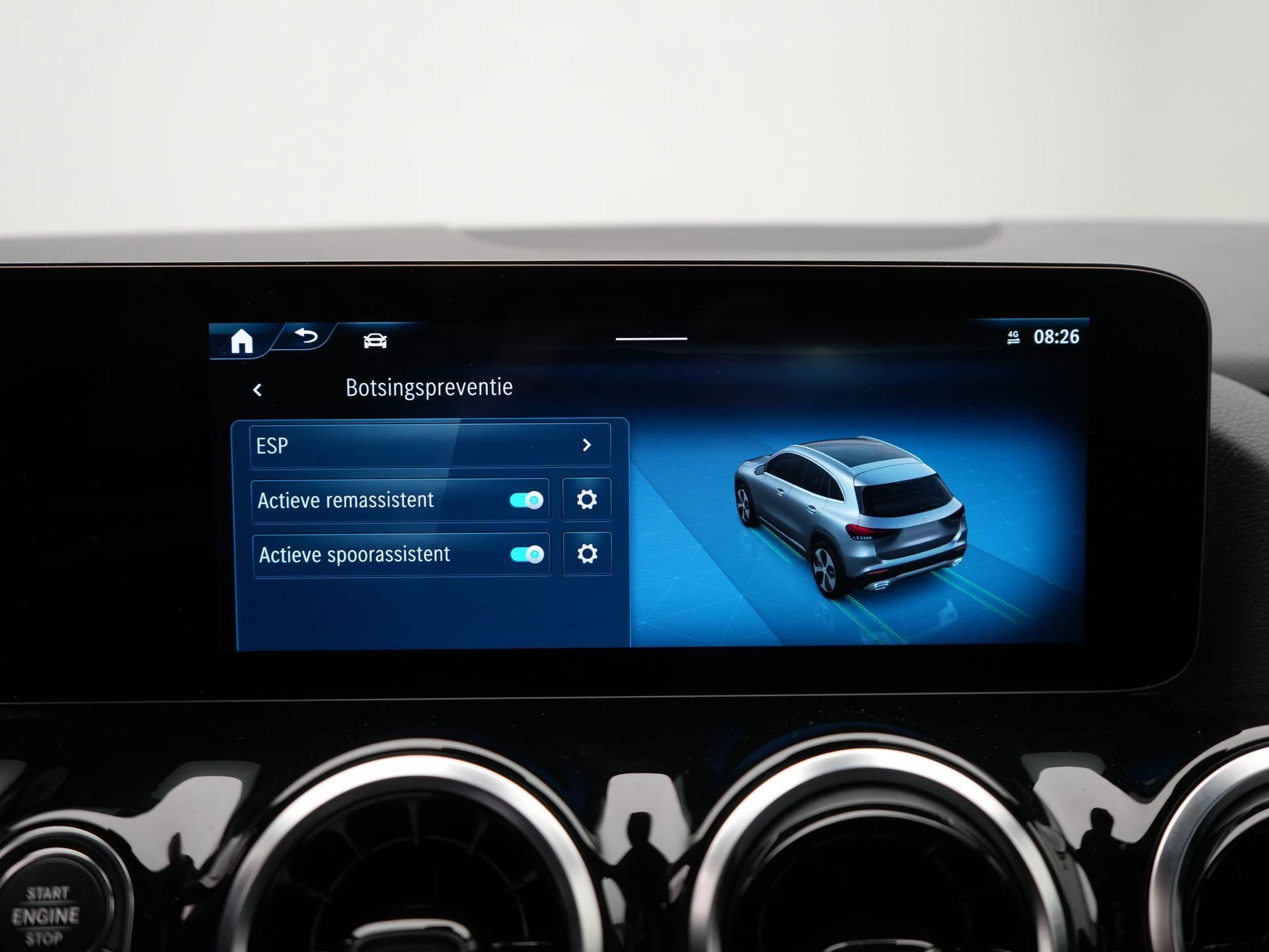 Mercedes-Benz-GLA-image-21