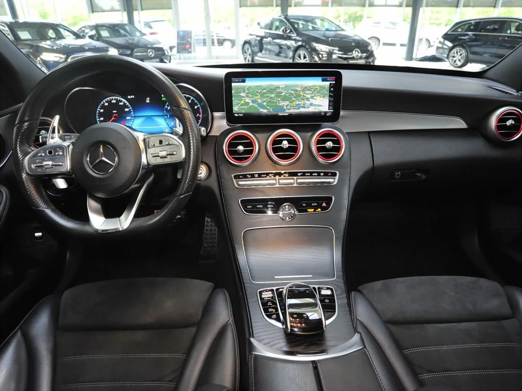 Mercedes-Benz-C-Klasse 300-image-10