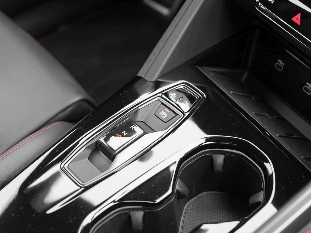 Audi Q5 2.0 TDI S line edition one Tech pro AHK Matrix