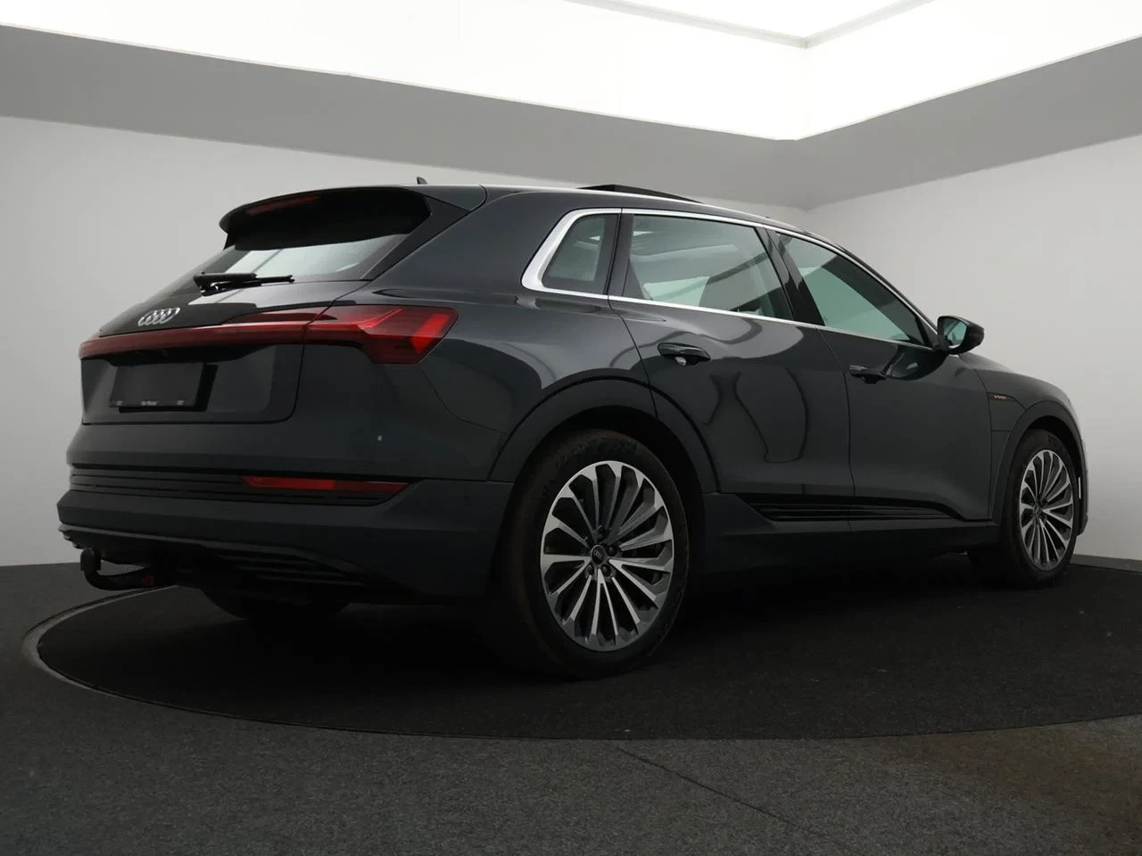 Audi e-tron Audi e-tron 95kWh 55 QUATTRO 408PK *AUTOMAAT*PANODAK*TREKHAAK*BRUIN LEDER*ACC*CAMERA*PDC*NAVI*APP-CONNECT*...*