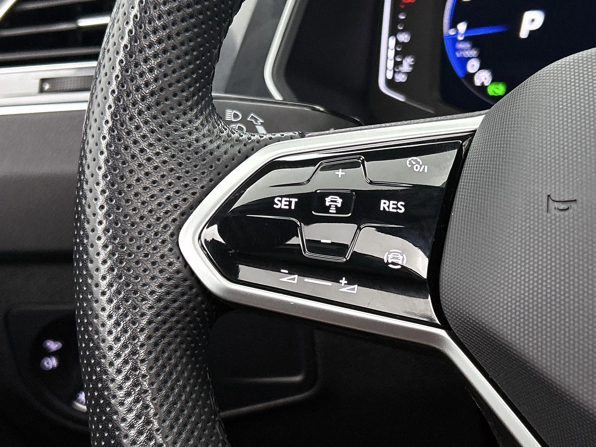 Volkswagen-Tiguan-image-5