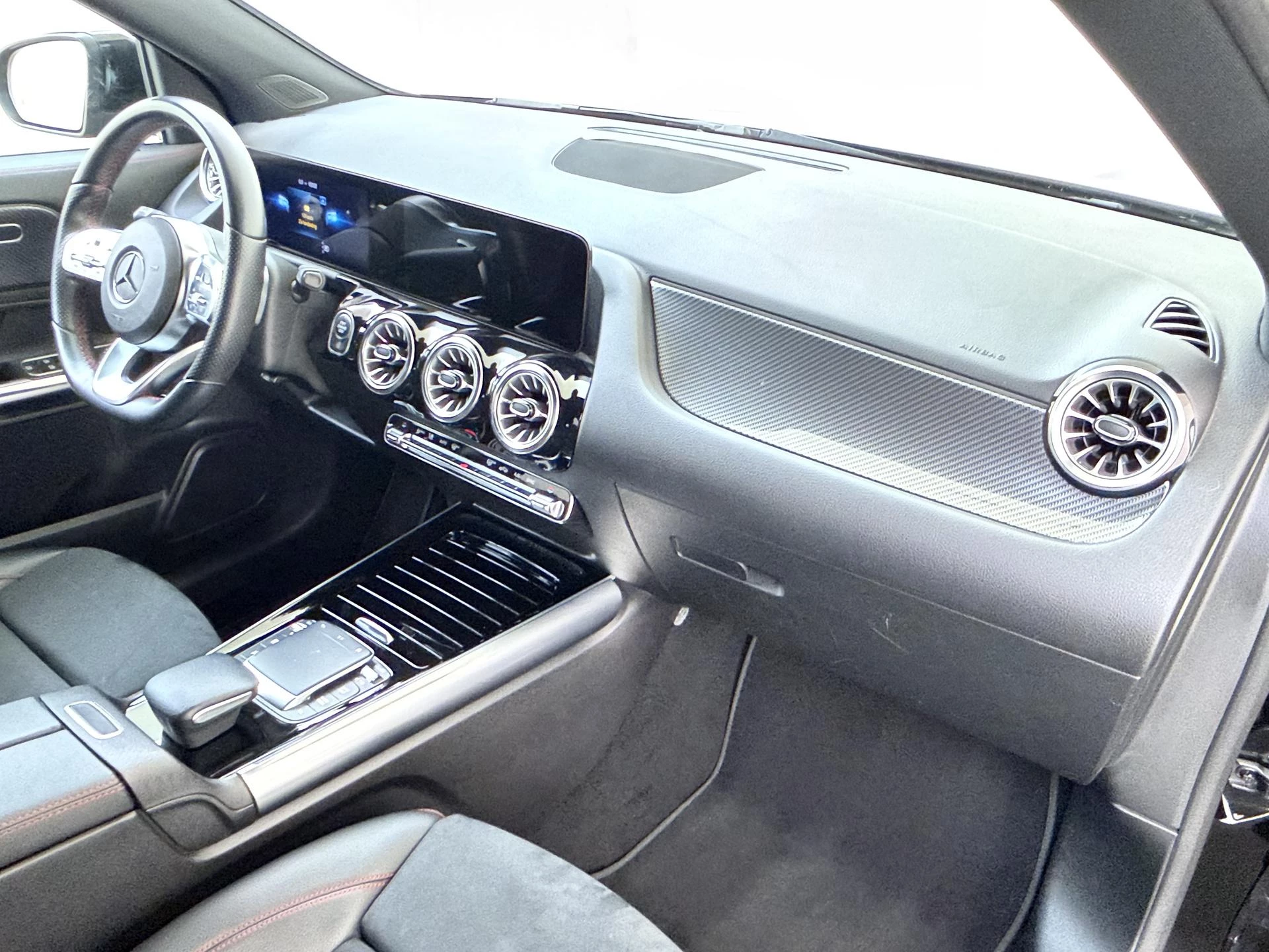 Mercedes-Benz-GLA-image-4