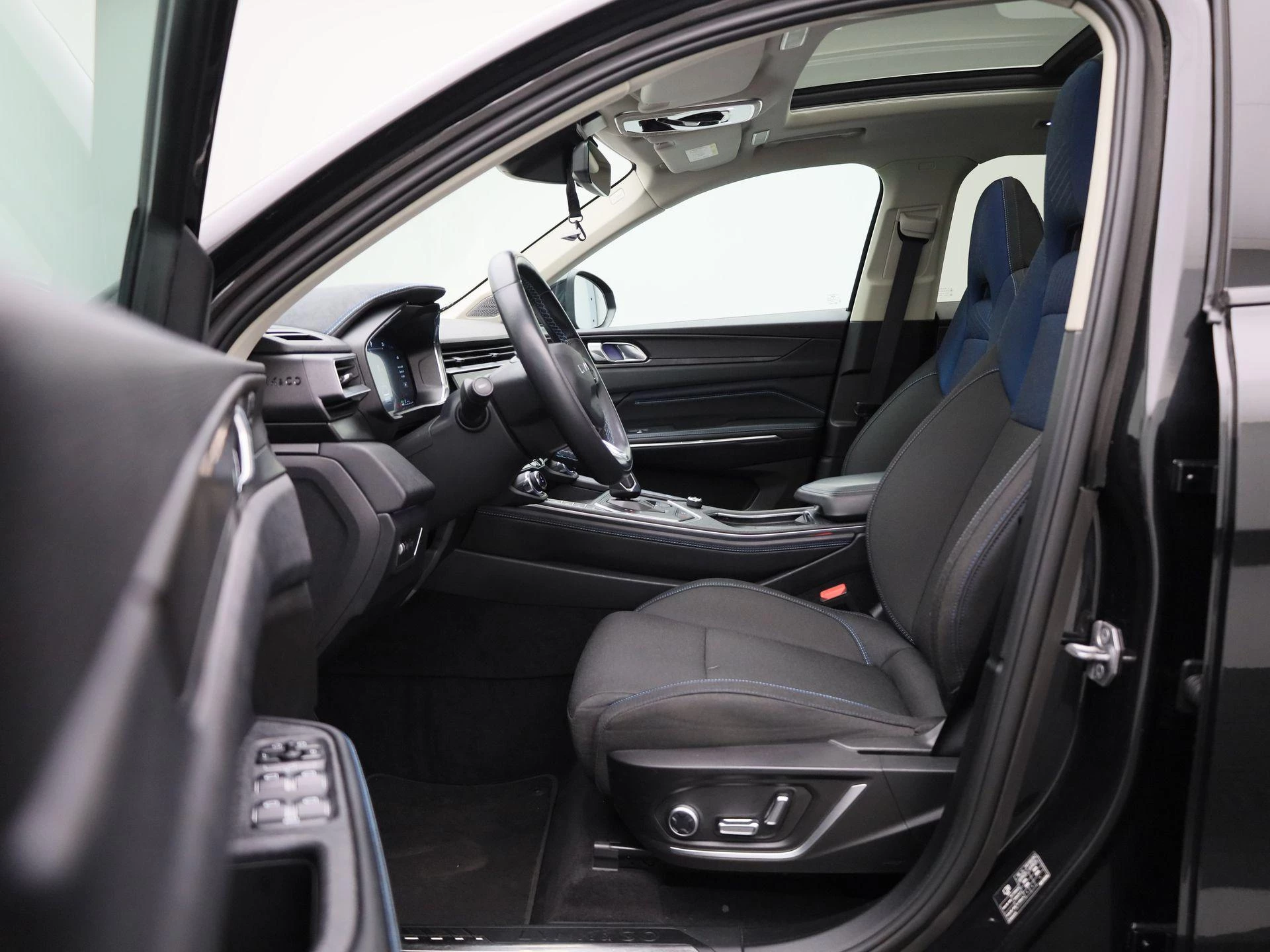 Lynk & Co-01-image-10
