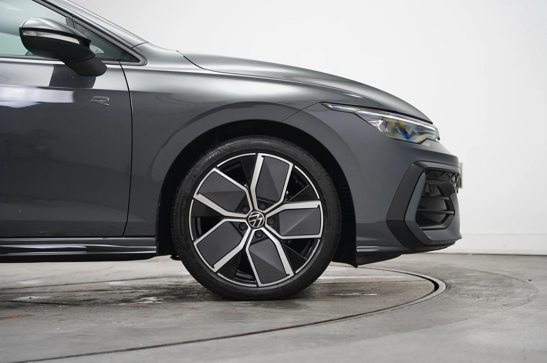 Volkswagen-Golf-image-36