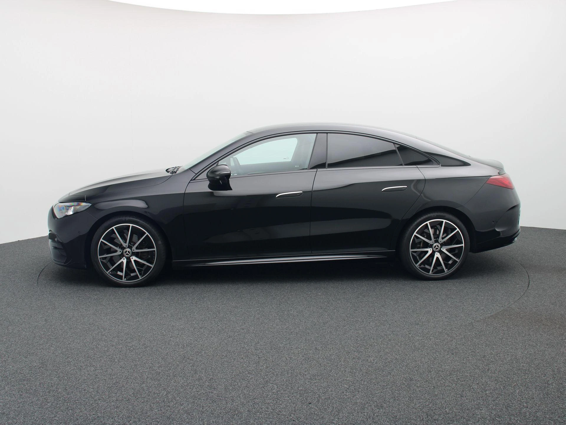 Mercedes-Benz-CLA-image-3