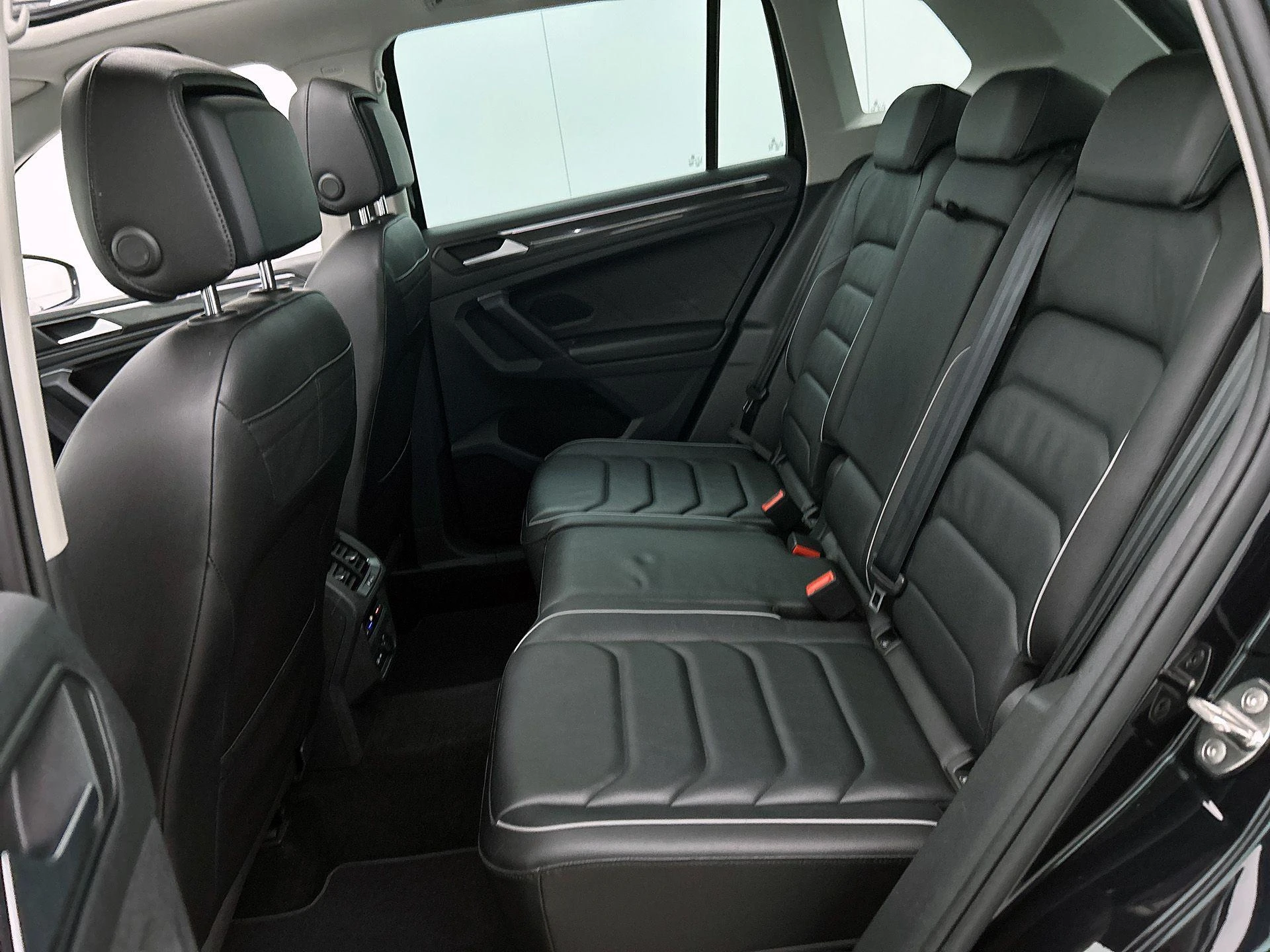 Volkswagen-Tiguan-image-26