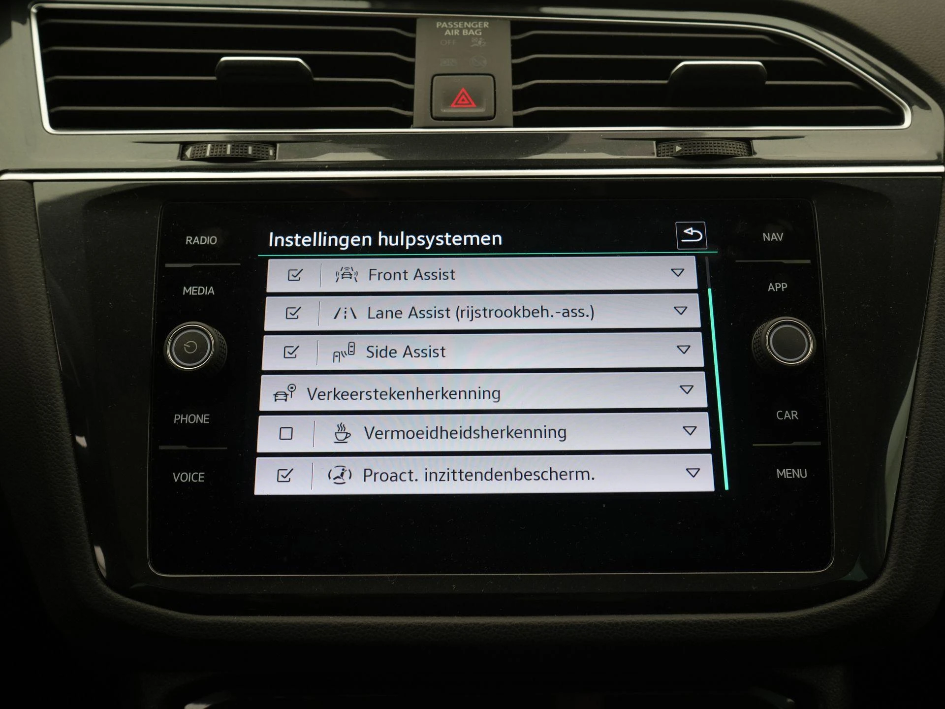 Volkswagen-Tiguan-image-18