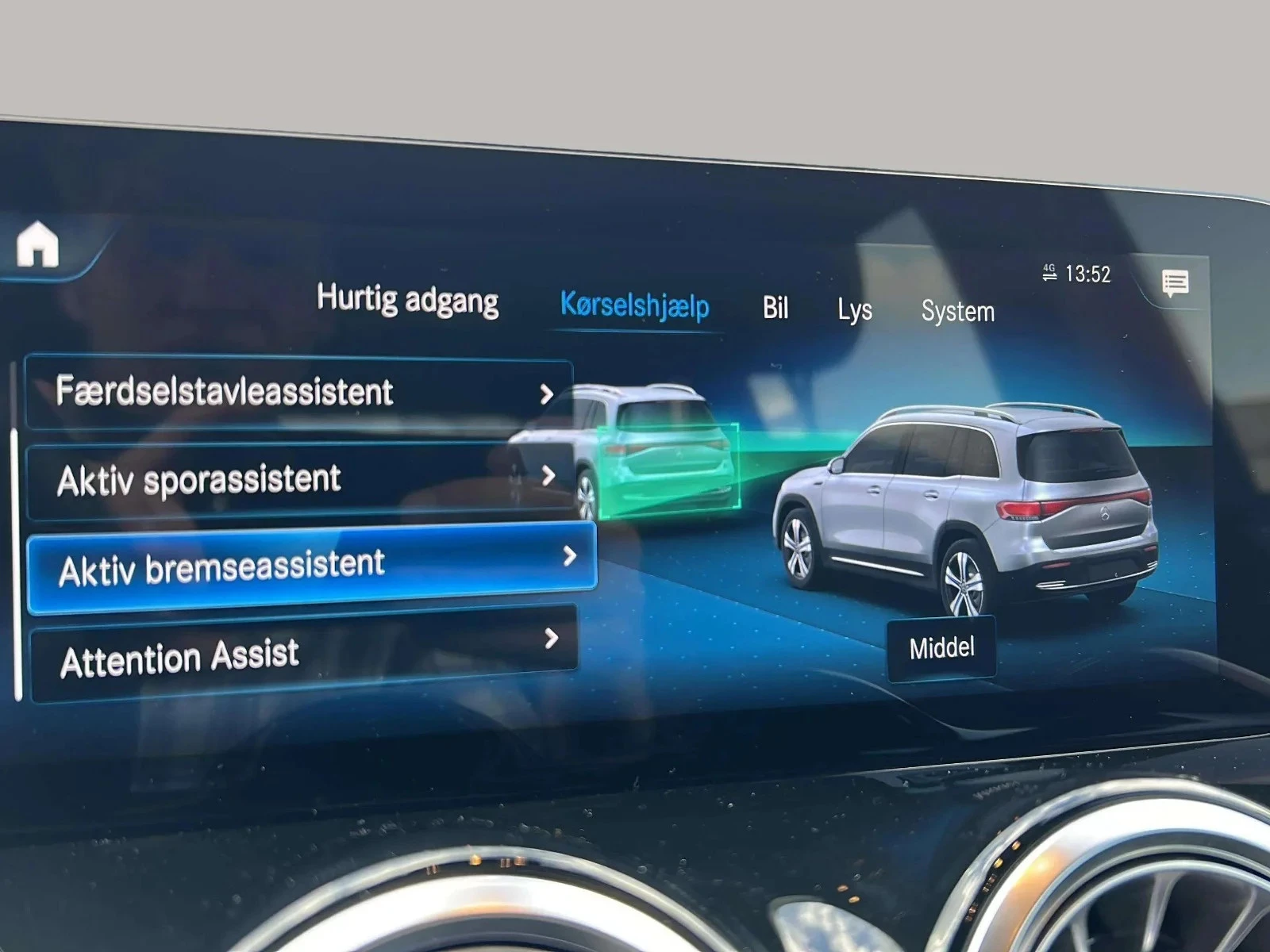 Mercedes-Benz-EQB-image-15