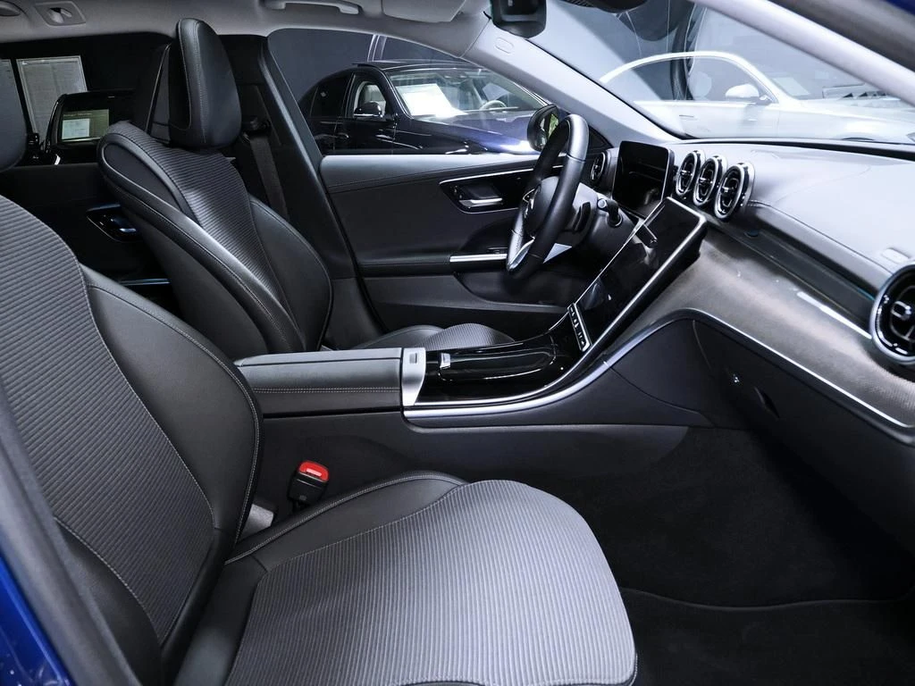 Mercedes-Benz-C-Klasse 300-image-12