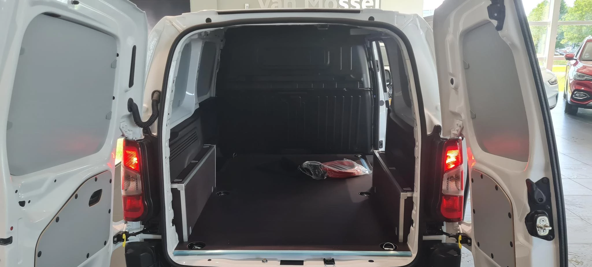 Peugeot-e-Partner-image-15