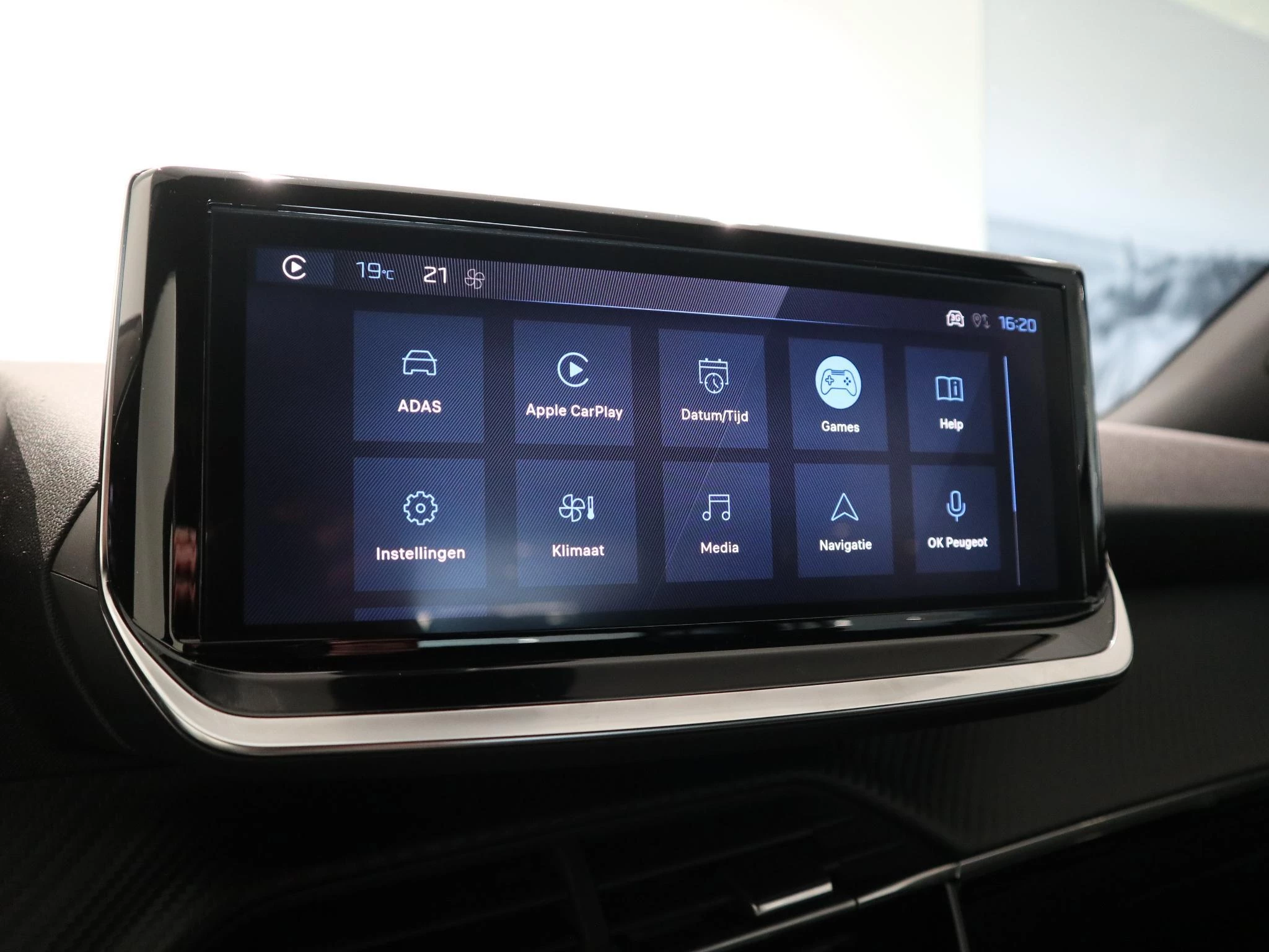 Peugeot-2008-image-16